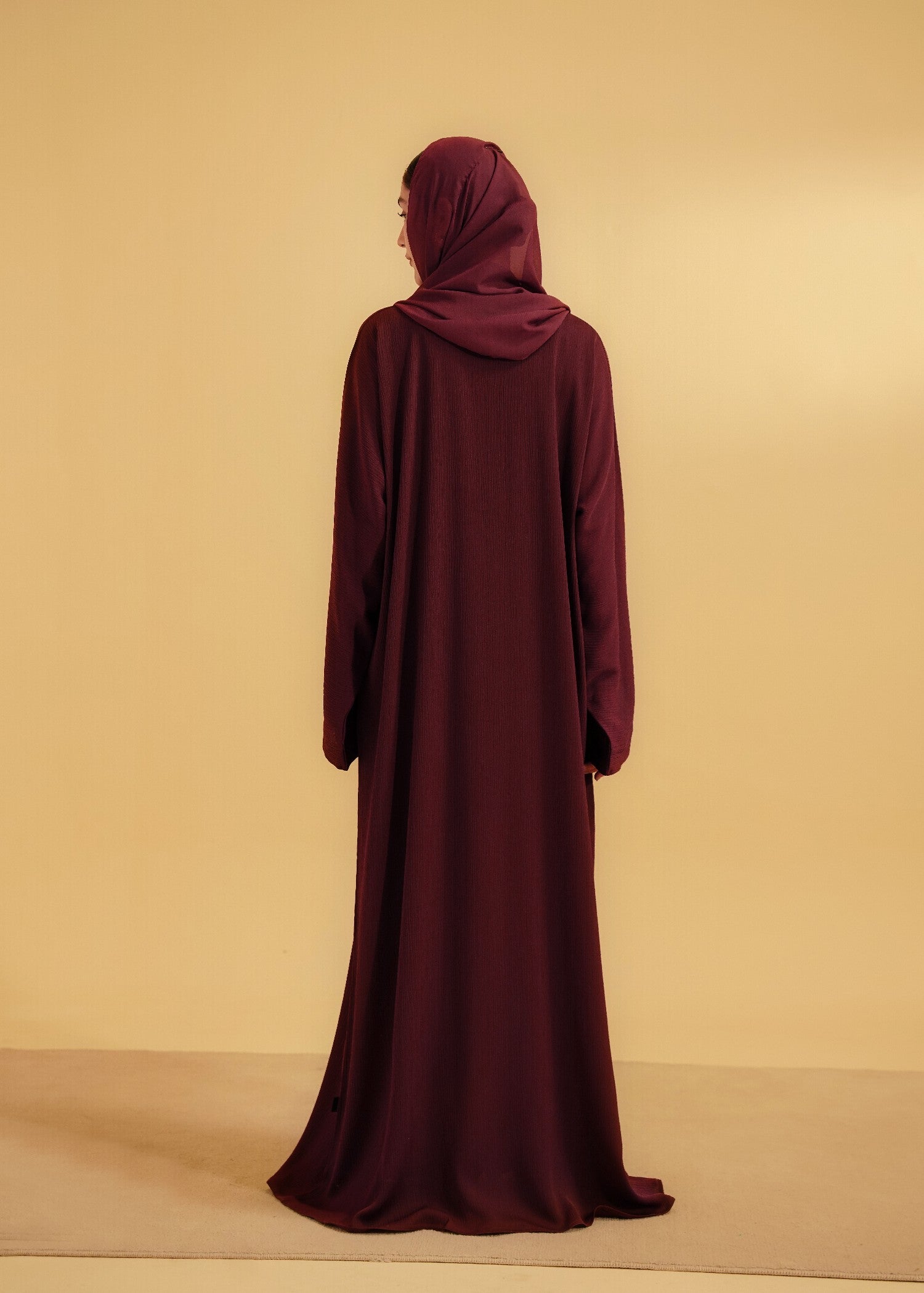 crinkle Abaya in Maroon