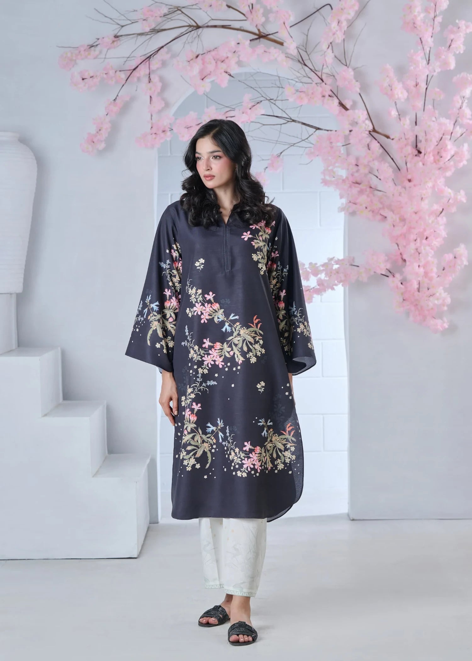 raw silk Kurta Set in Black, off-white