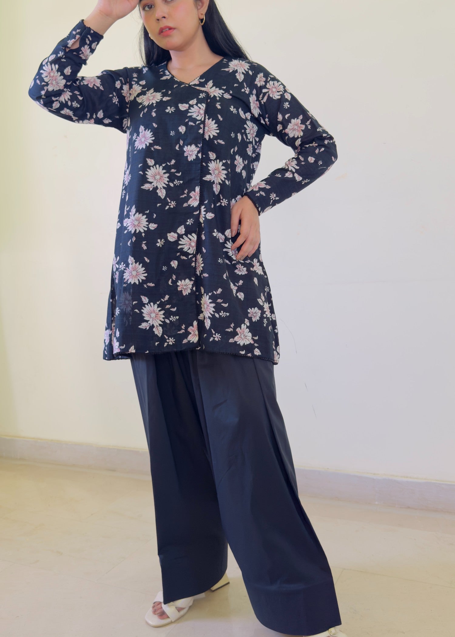 cambric Angrakha in Off-white, midnight blue, black