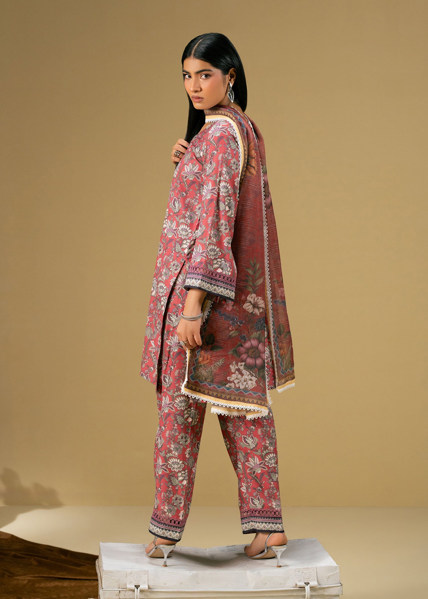 lawn Kurta Set in Rose red