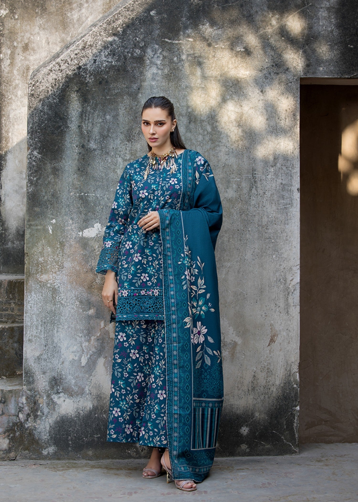 khaddar Kurta Set in Sapphire blue