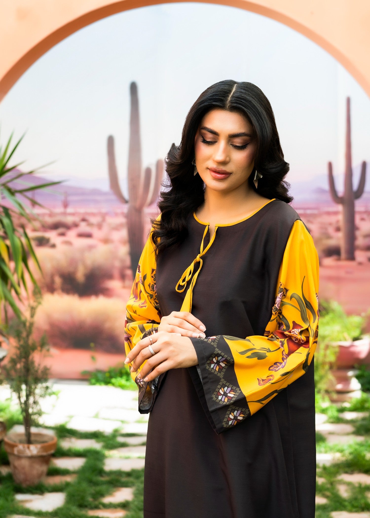poly lawn Kaftan in Ebony