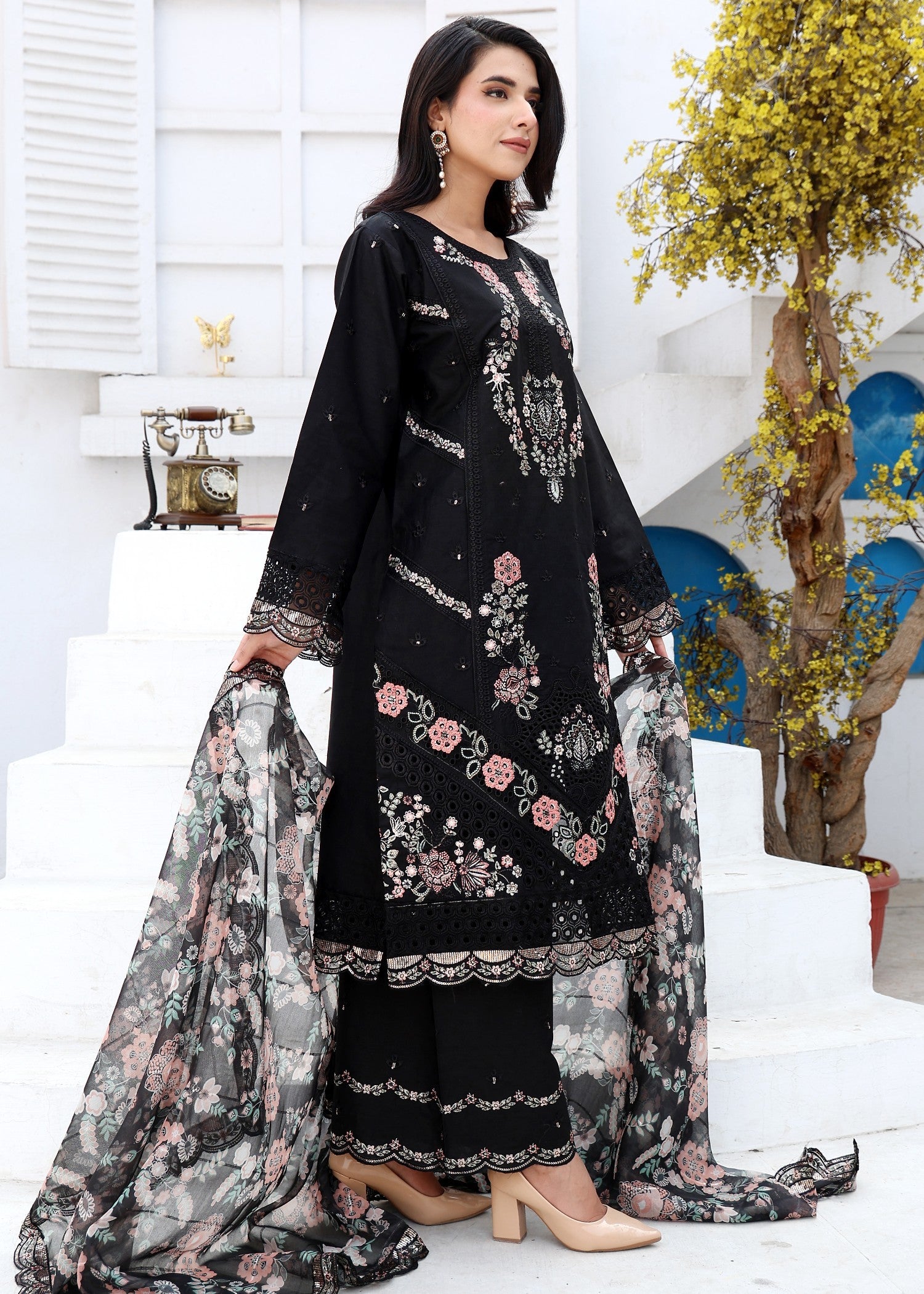 self jacquard Kurta Set in Black, jet black