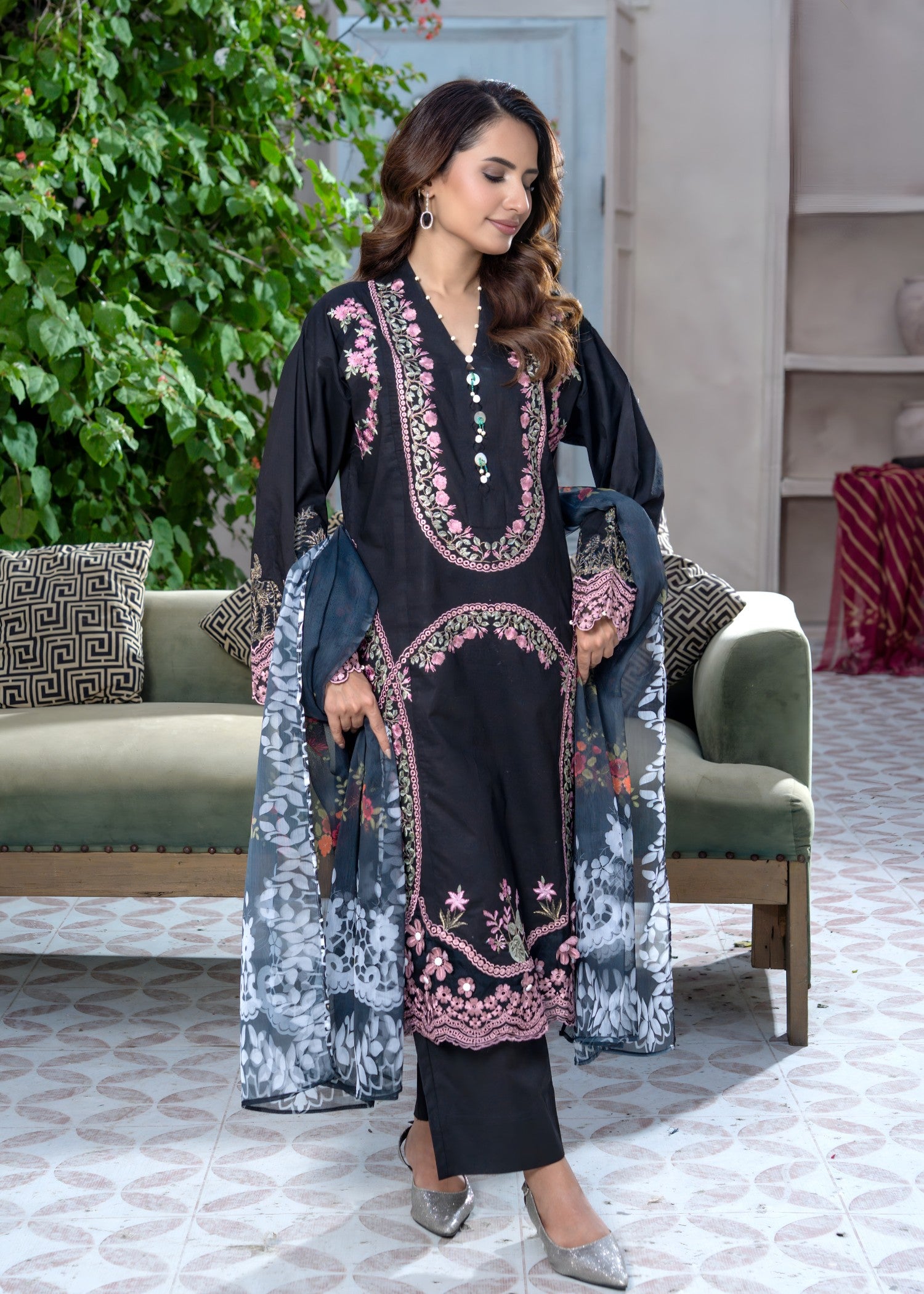 lawn cotton Kurta Set in Jet black