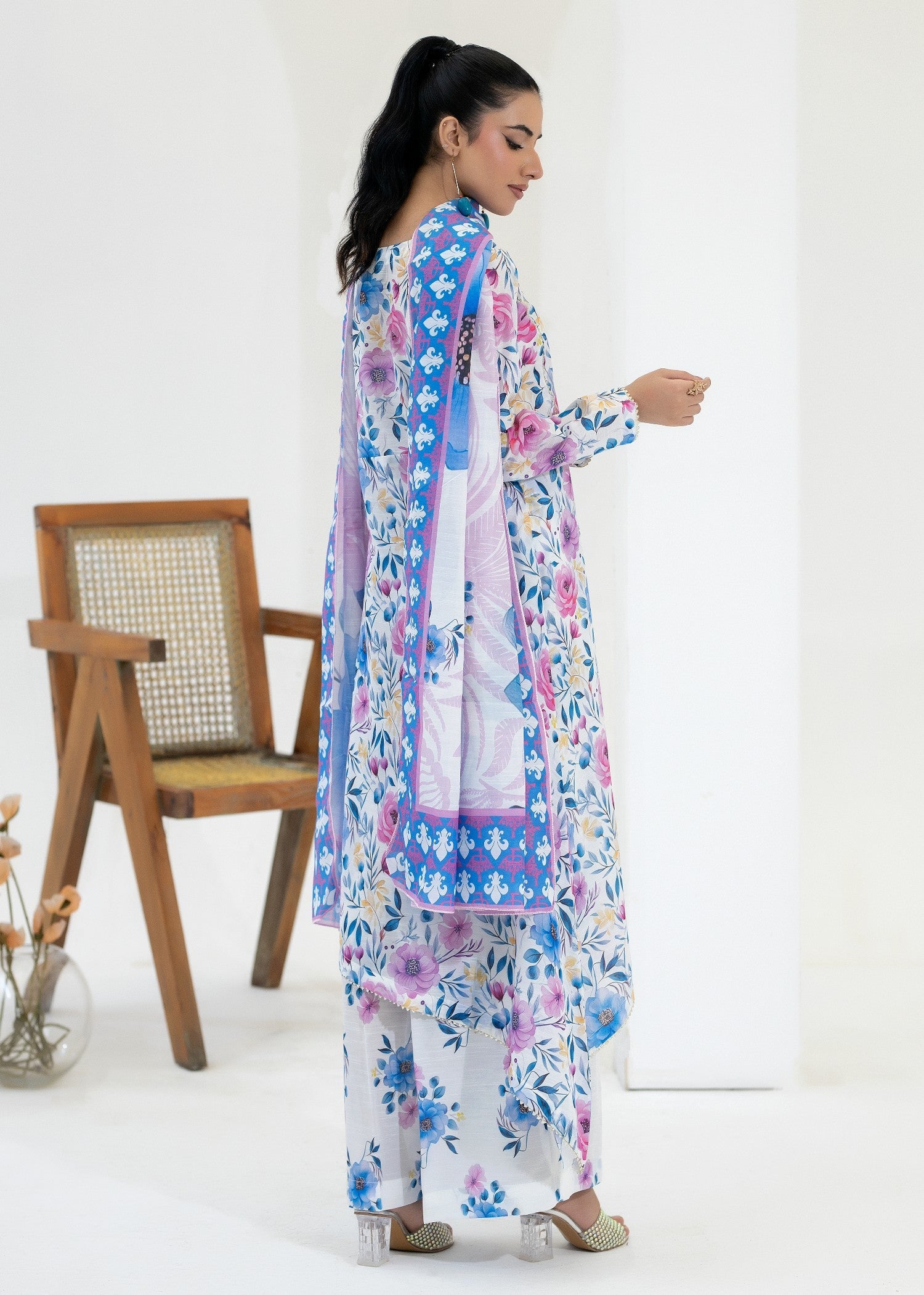 polyester-silk blend Pishwas in White