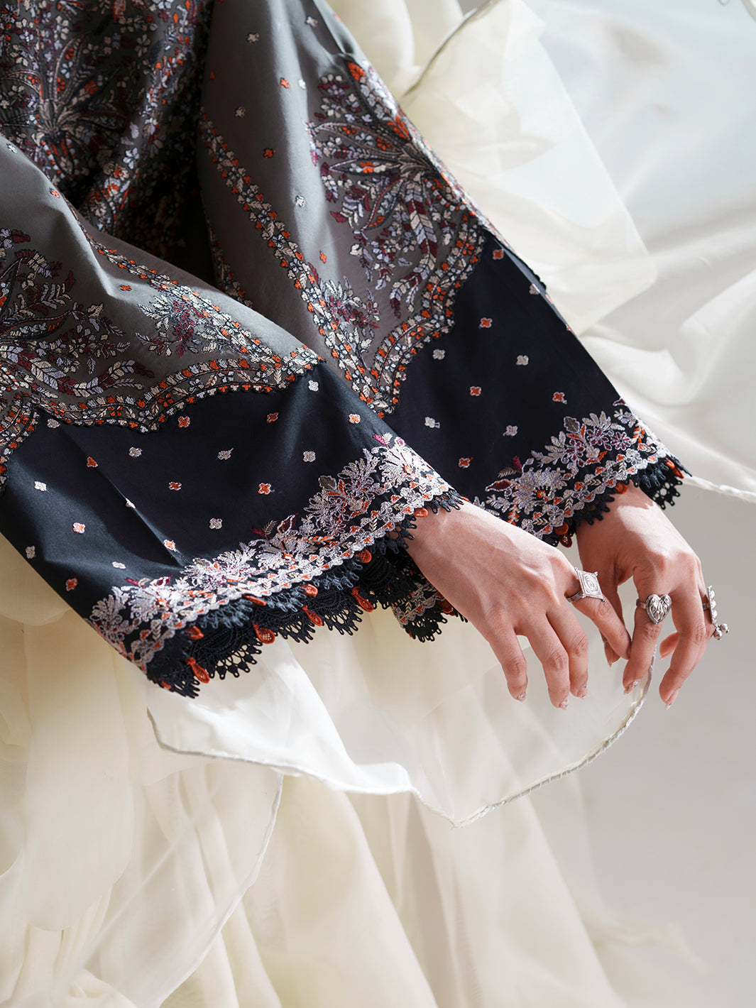 Amour Luxury Lawn – 182-A