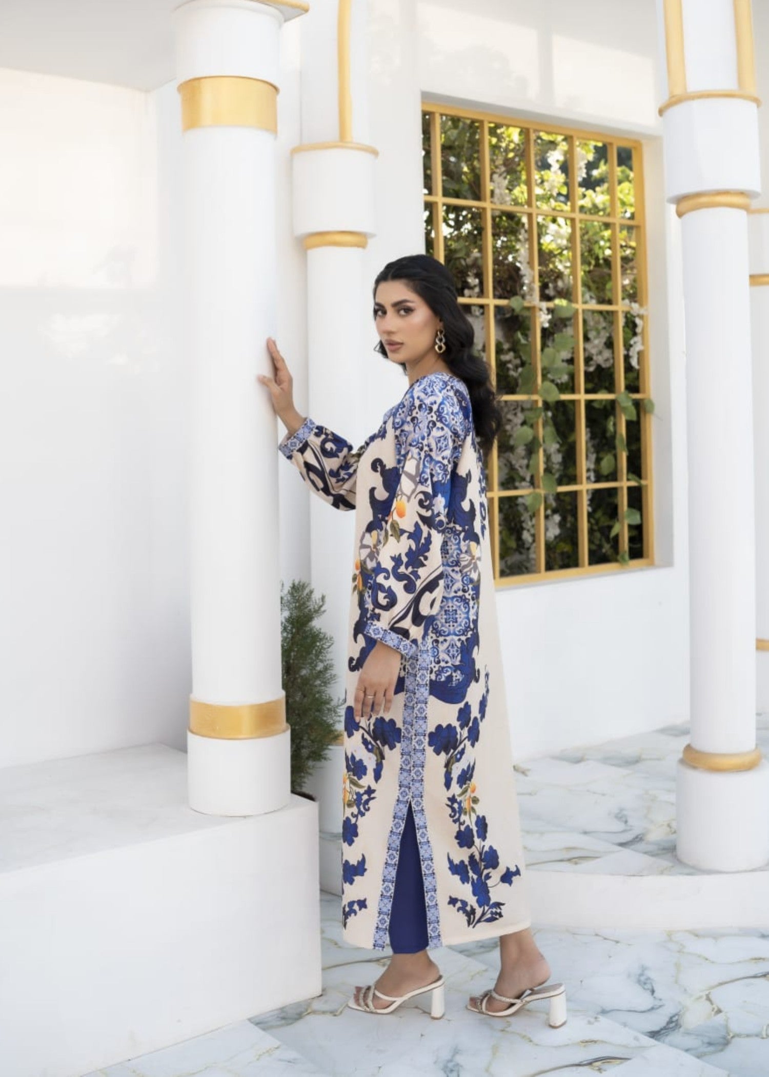 poly lawn Kaftan in Ivory, iris