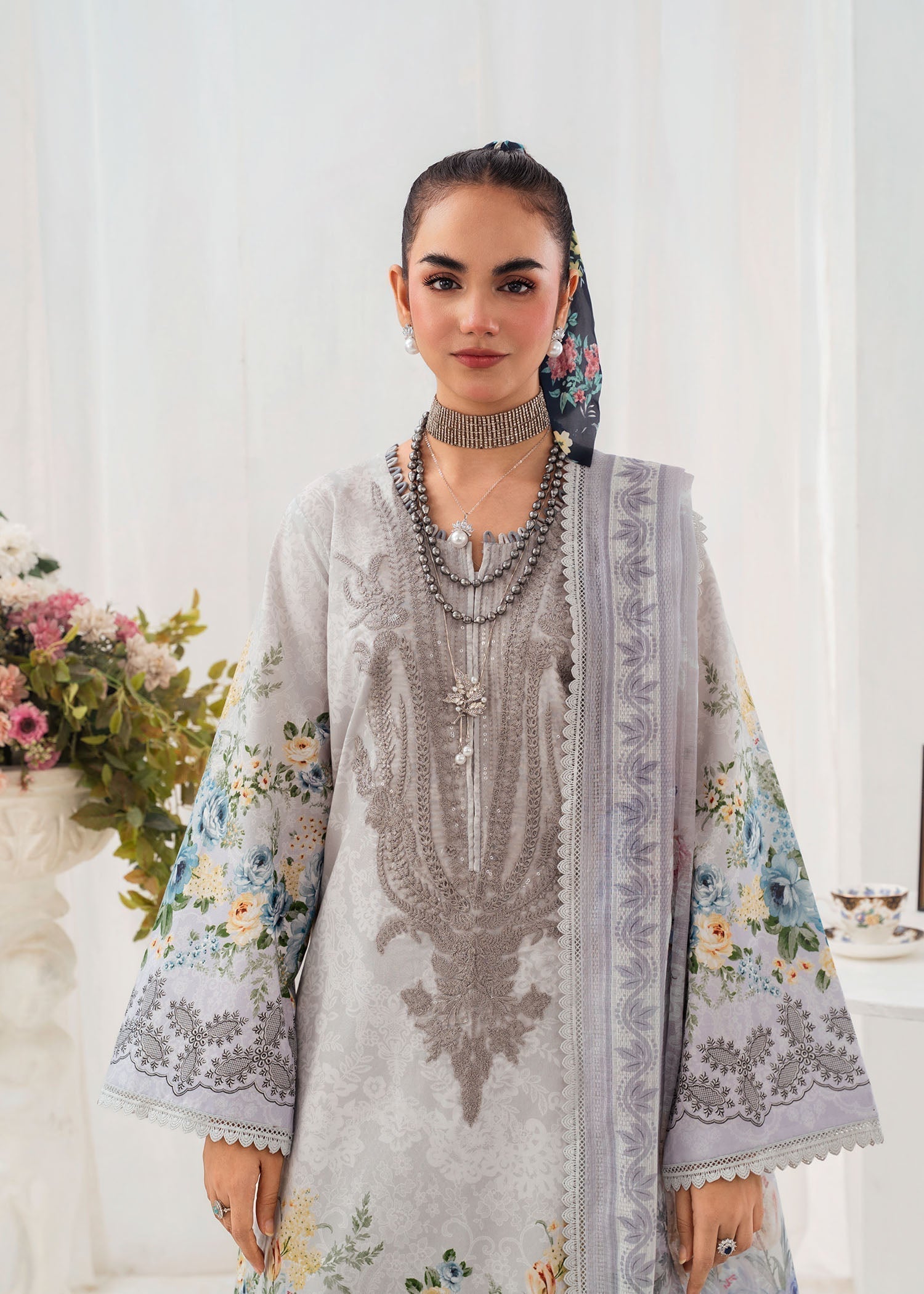 lawn Kurta Set in Light grey