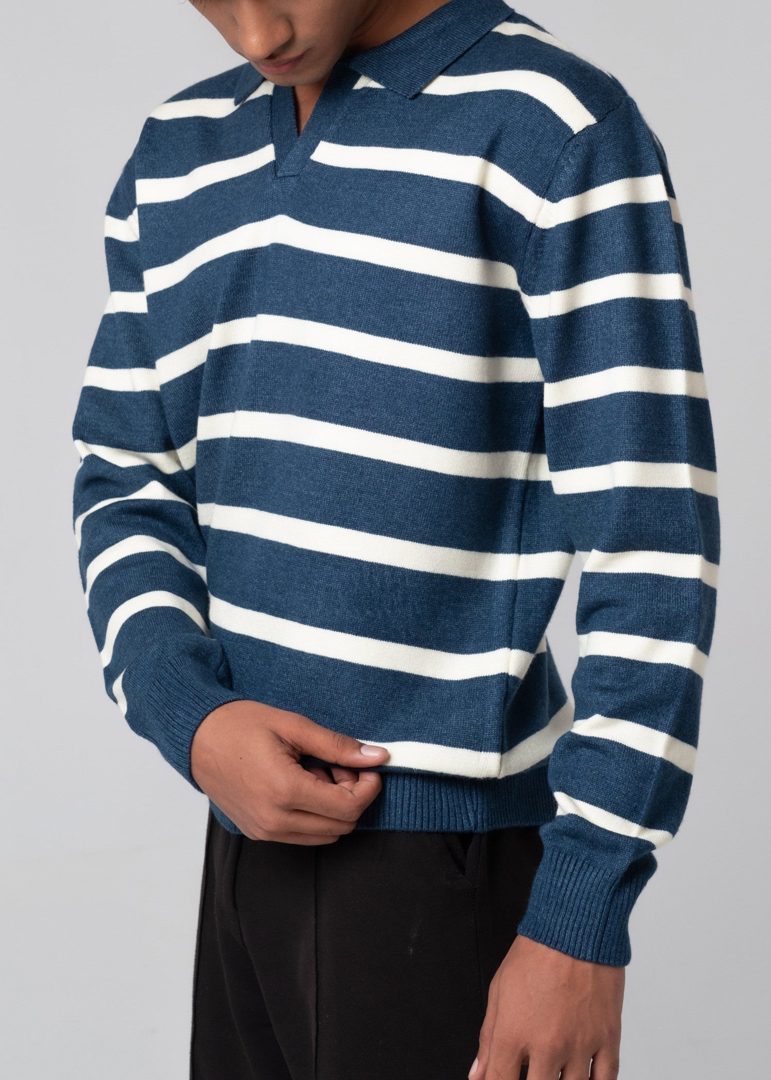 fleece Sweater in White, steel blue