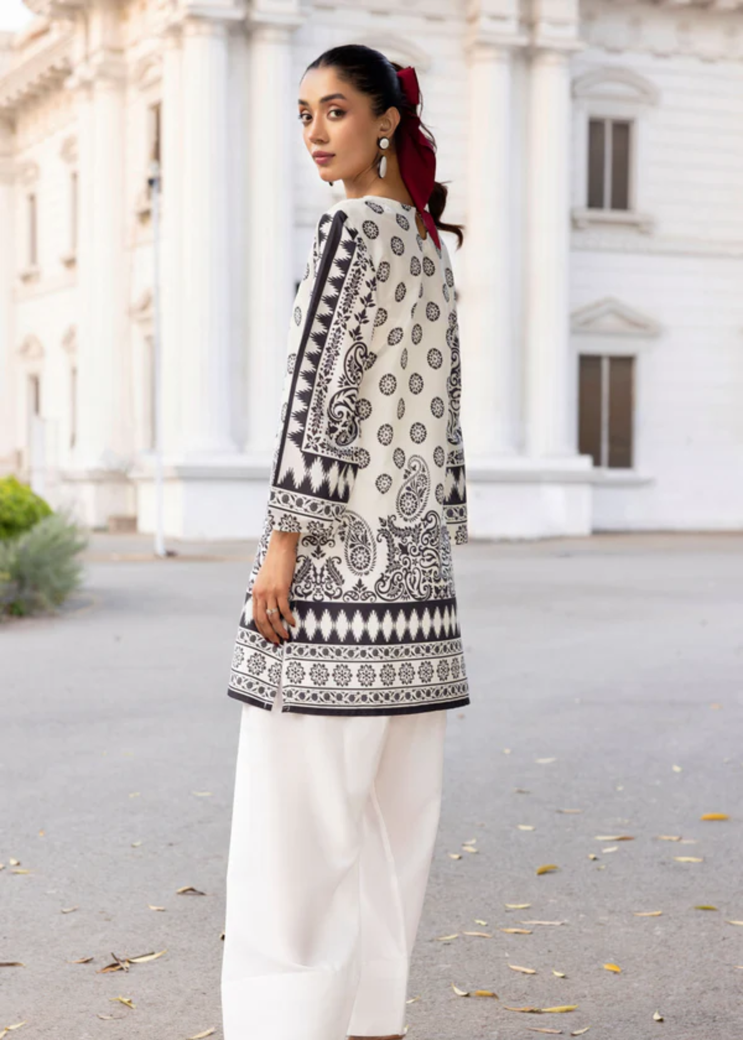 lawn Kurti in White, pitch