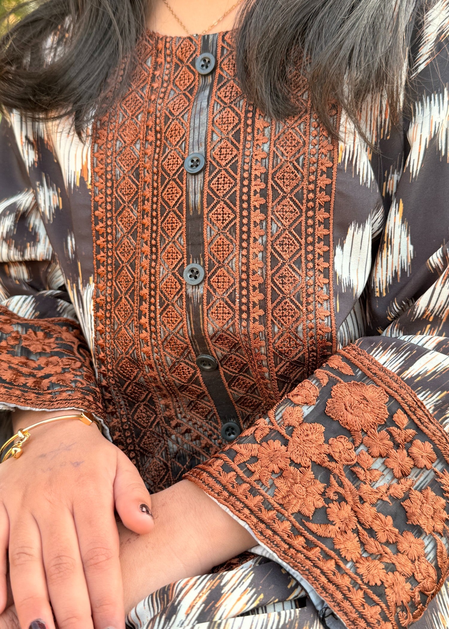 poly silk Kaftan in Burnt umber, khaki brown, black