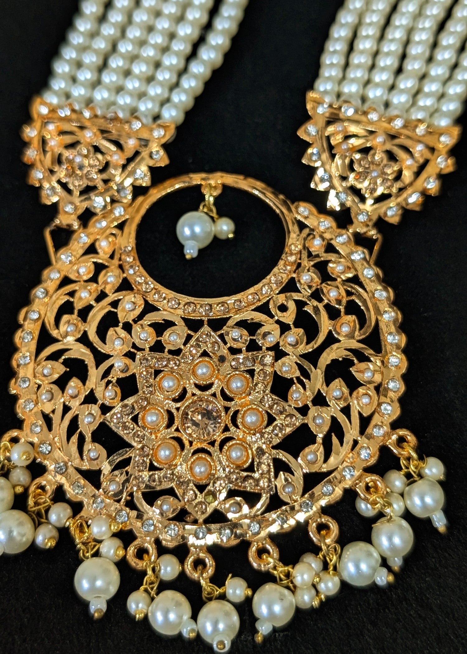 Jewelry Set in Gold Color by - Trendy Women Jewelry Set QUA0104