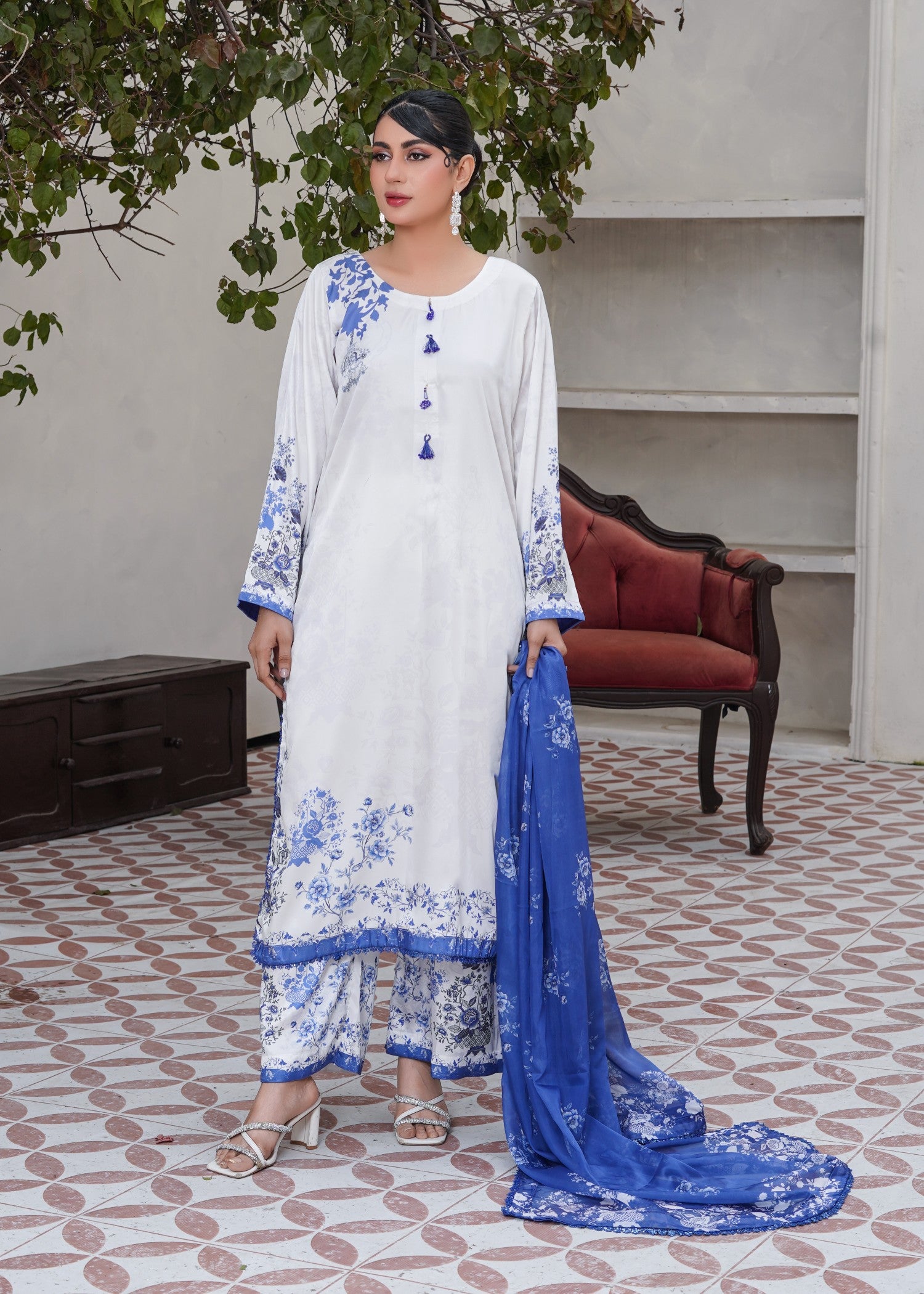 charmuse/shamooz Kurta Set in White, royal blue