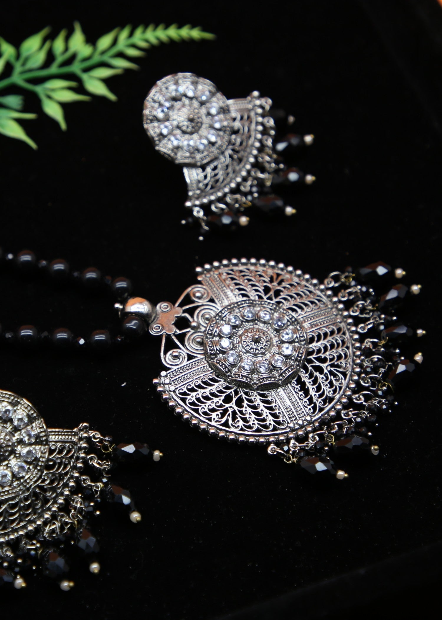 Jewelry Set in Black Color by - Trendy Women Jewelry Set DOO9406
