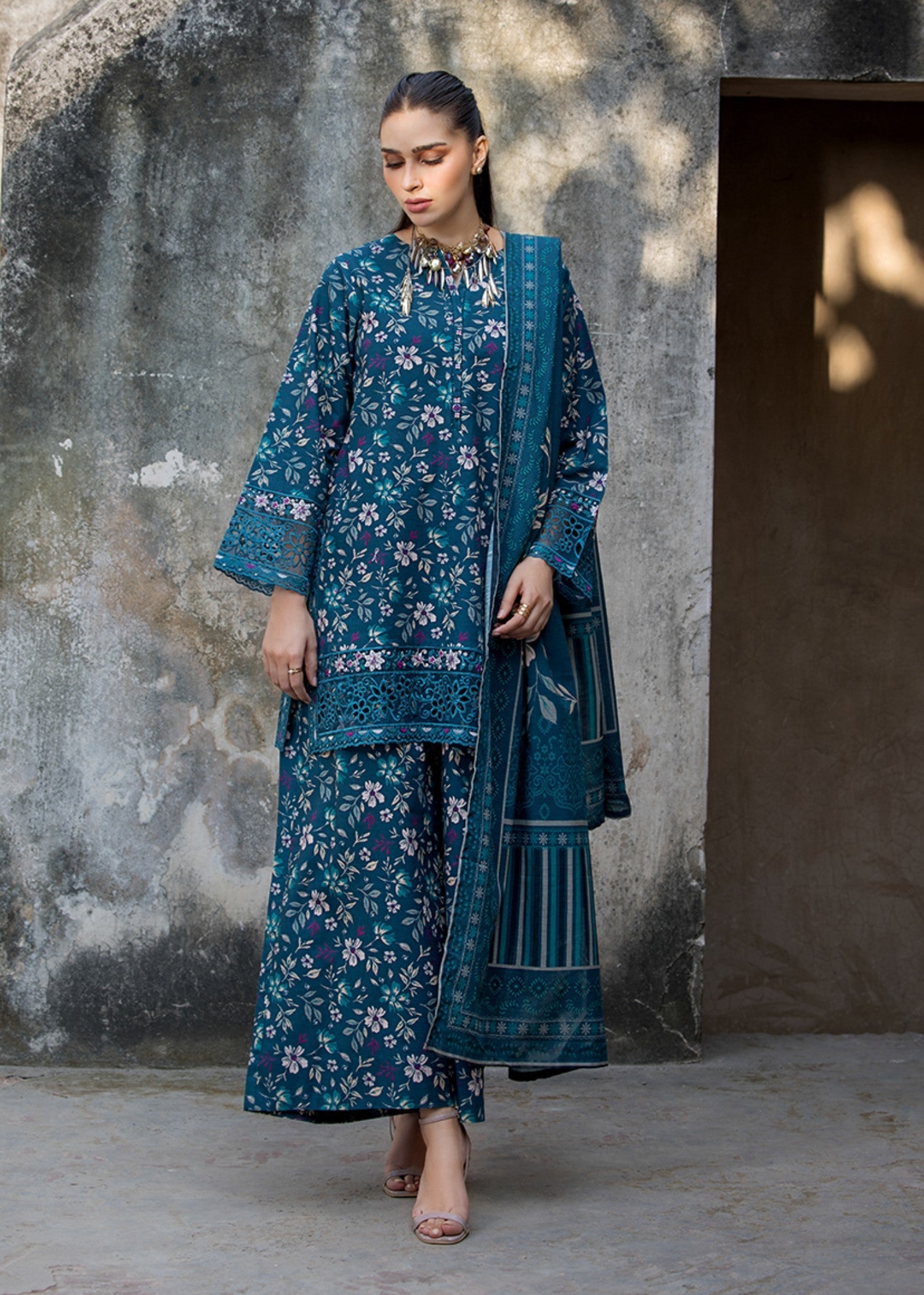 khaddar Kurta Set in Sapphire blue
