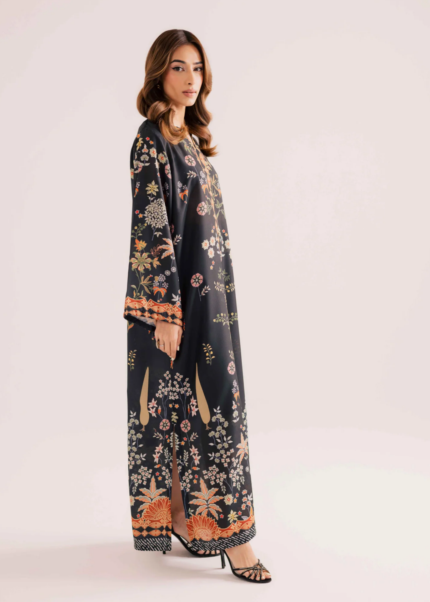 raw silk Kaftan in Black