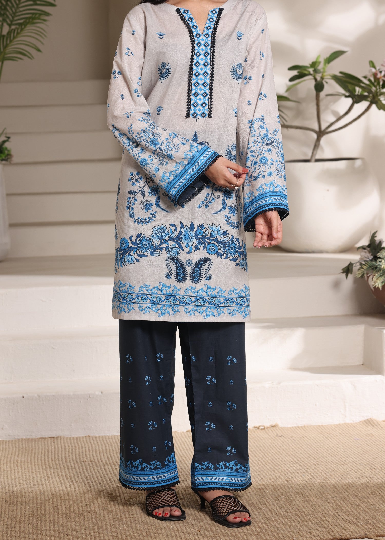 lawn Kurta Set in Light grey