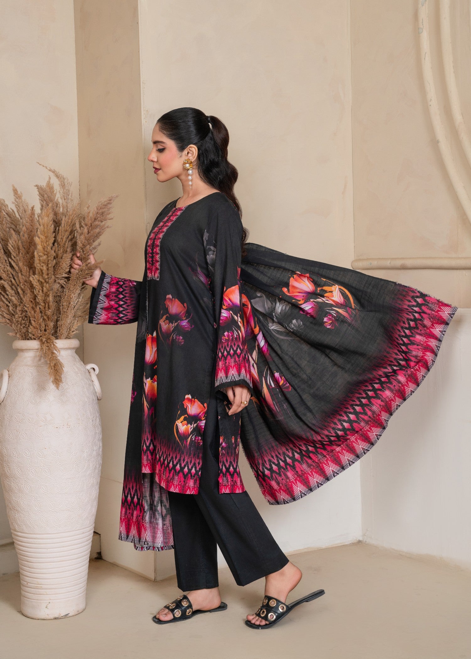 viscose linen Kurta Set in Black, raspberry pink