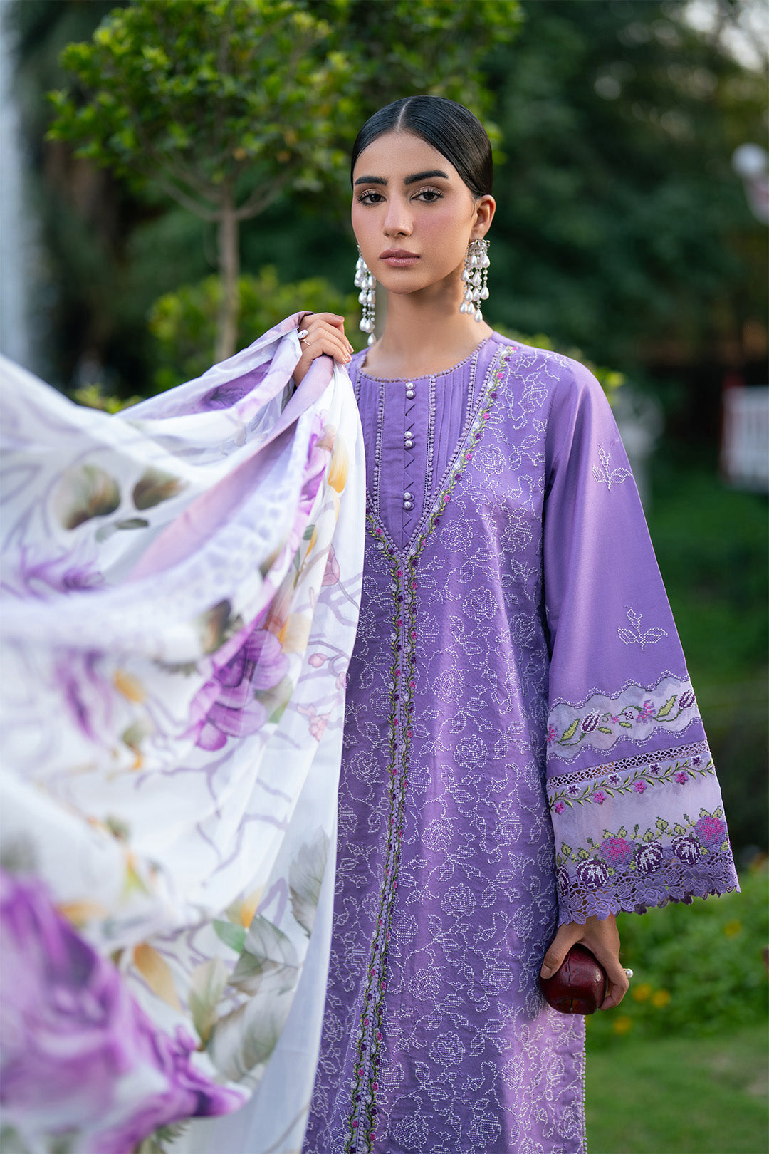Summer Lawn – 7067-Daria