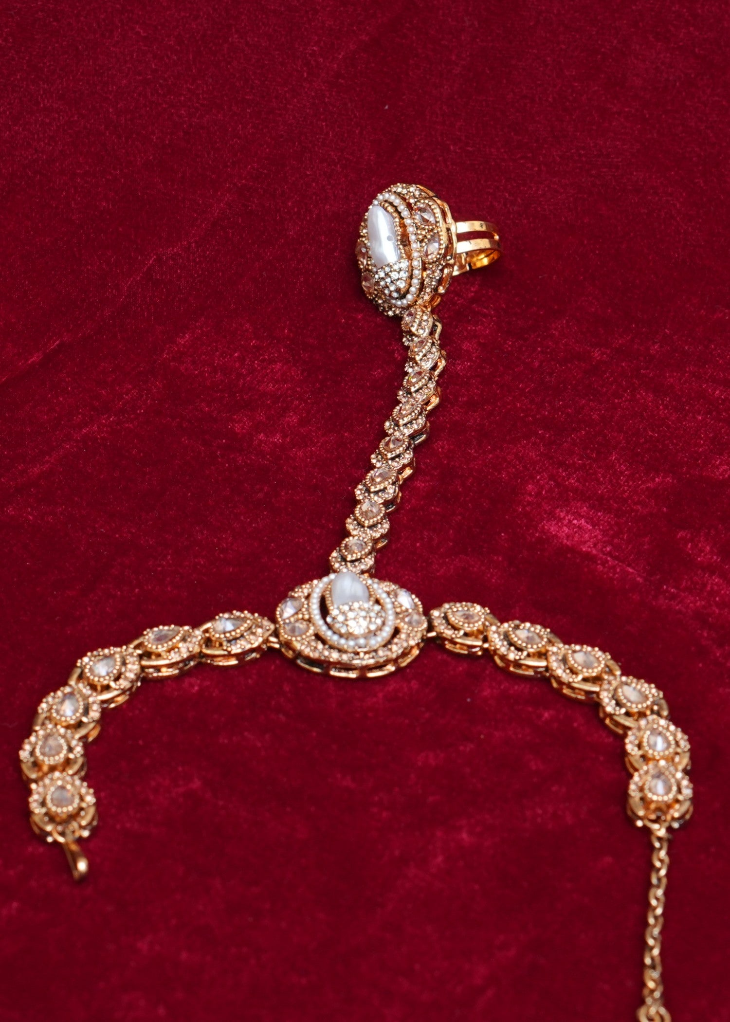 Bracelet in Gold, champagne, pearl white Color by - Trendy Women Bracelet YDE5567