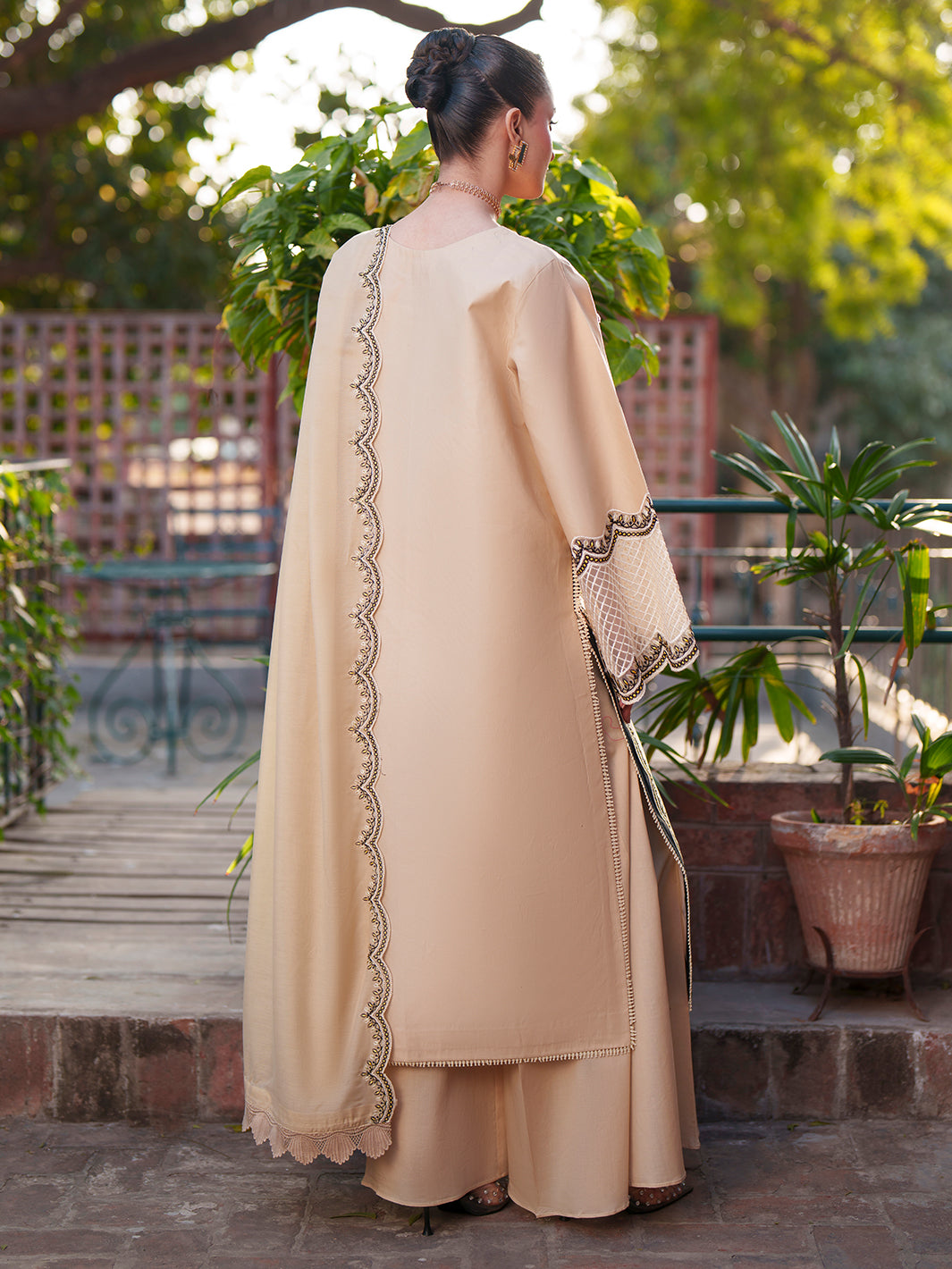 Fiona Lawn – F-04
