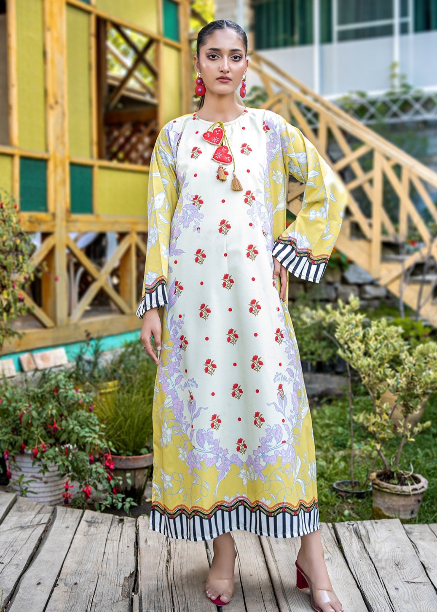 crepe Kaftan in White, honey