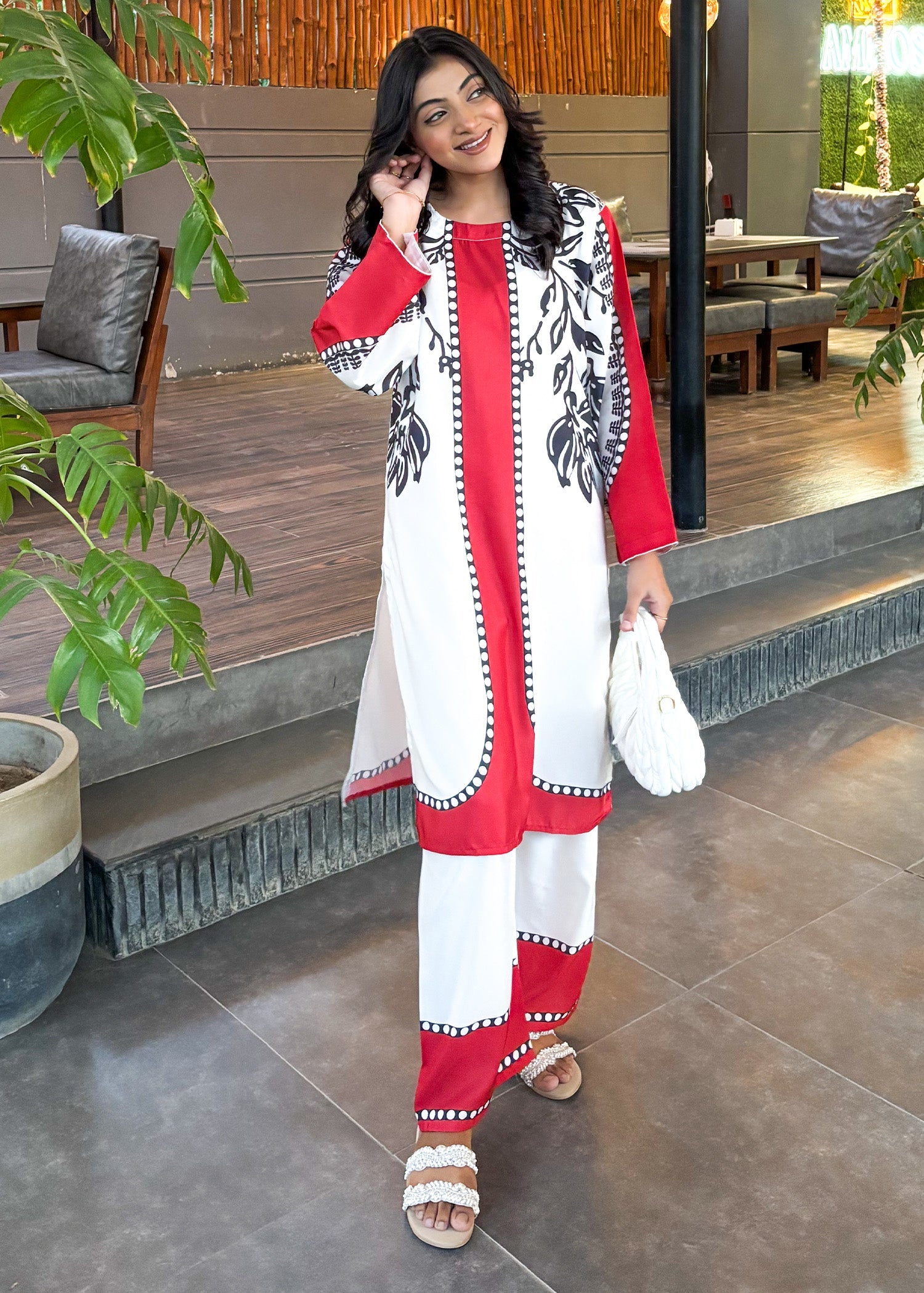 silk grip Kurta Set in White, red