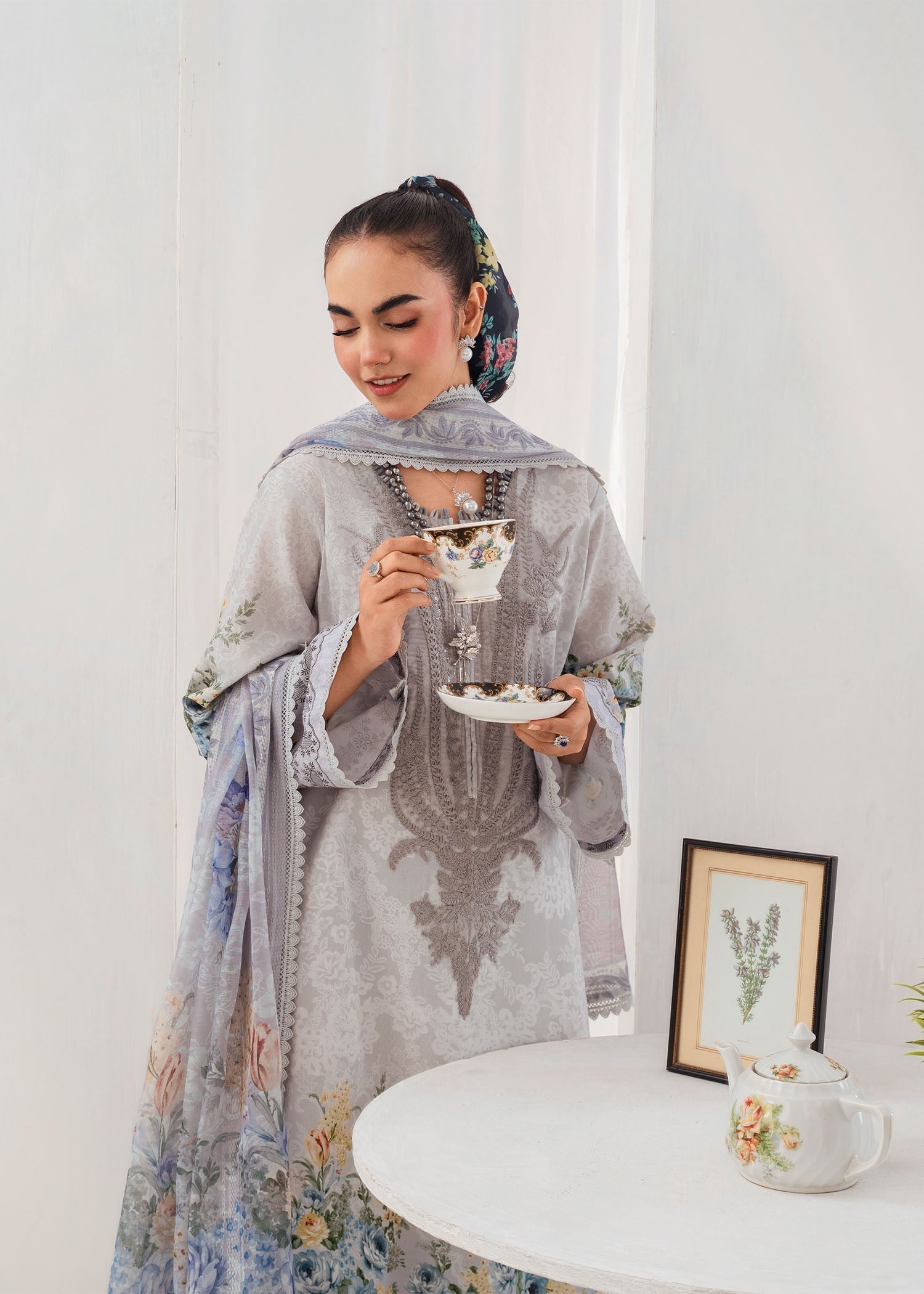 lawn Kurta Set in Light grey