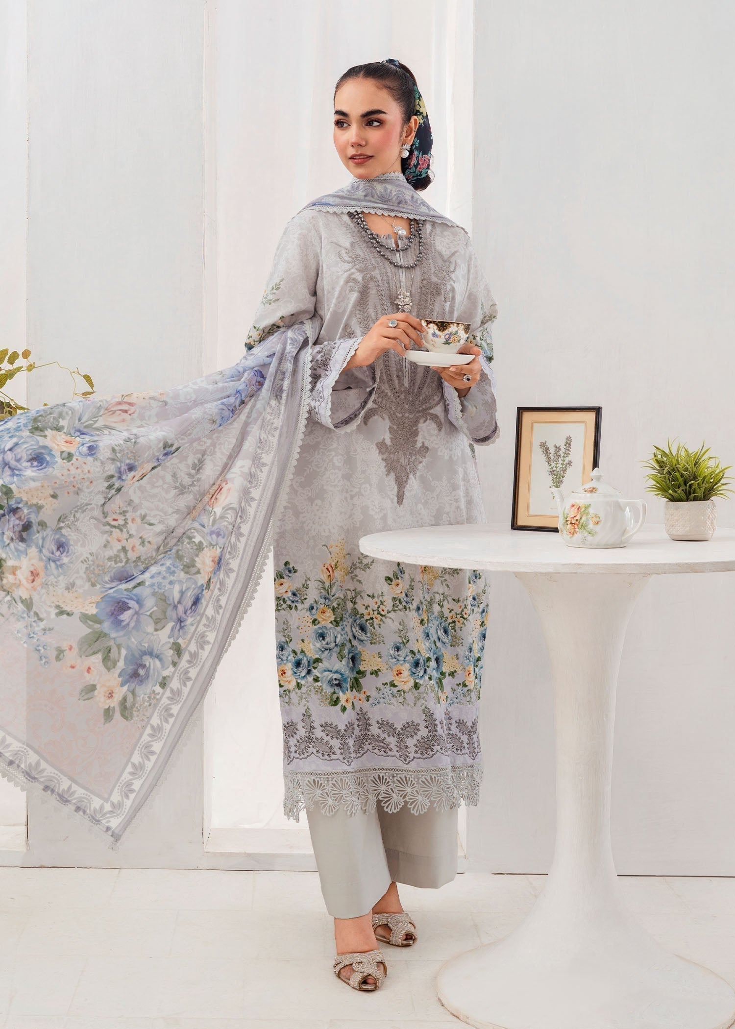 lawn Kurta Set in Light grey