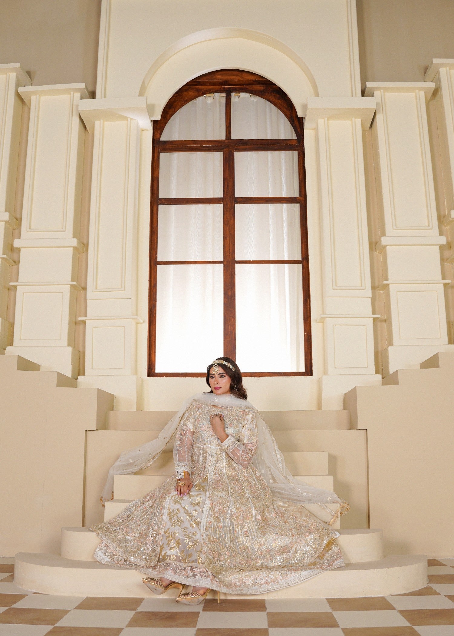 zari organza Maxi in Gold, floral white, rose pink