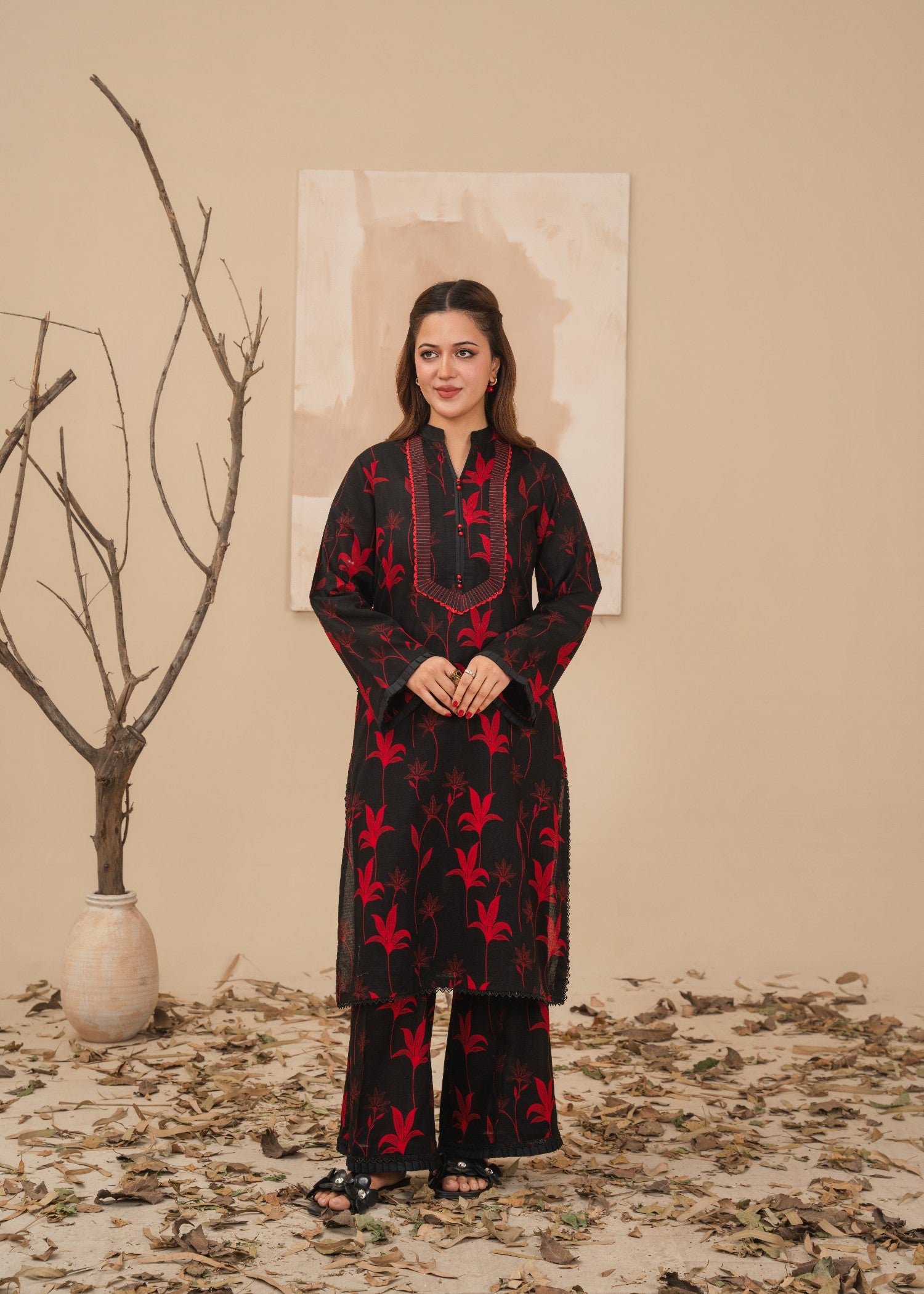 ribbed lawn Kurta Set in Black, crimson