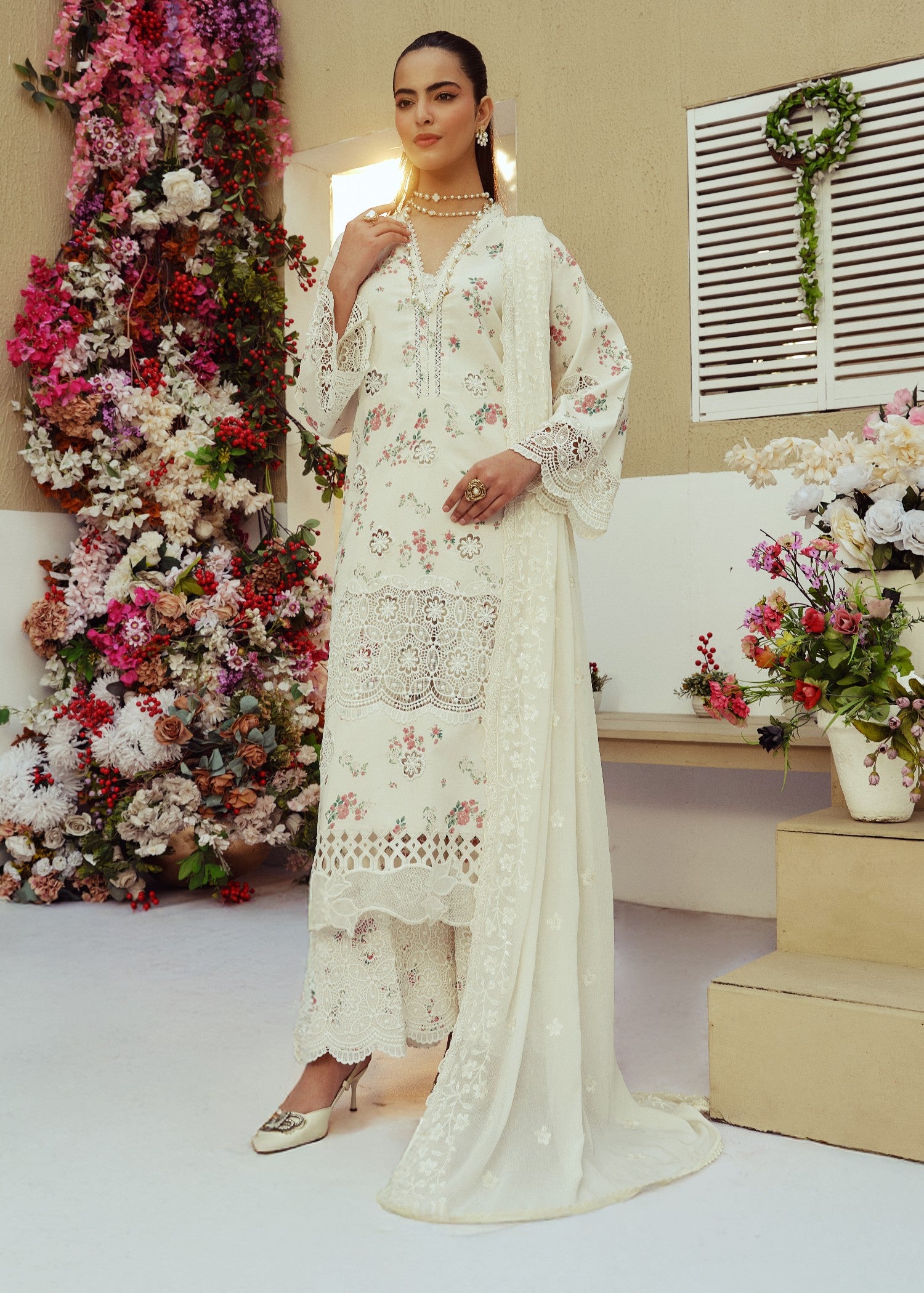 lawn Kurta Set in Baby pink, off-white