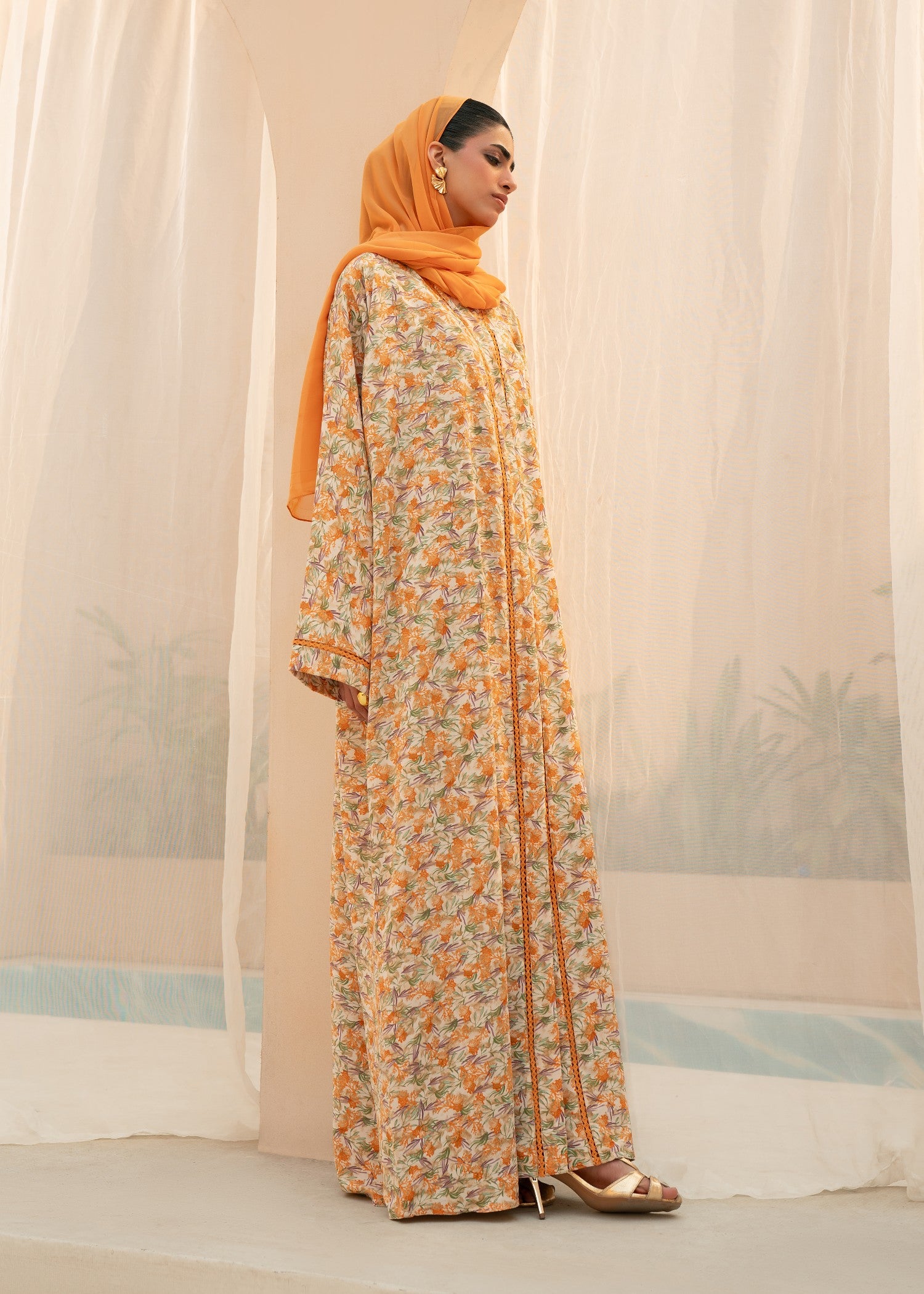 grip Abaya in Multi, peach orange, yellow-orange