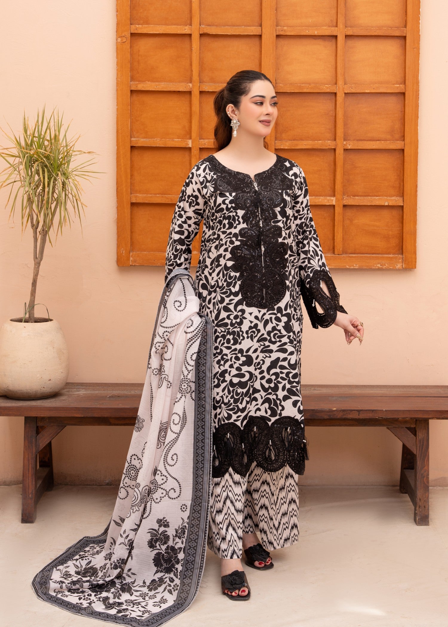 lawn Kurta Set in White