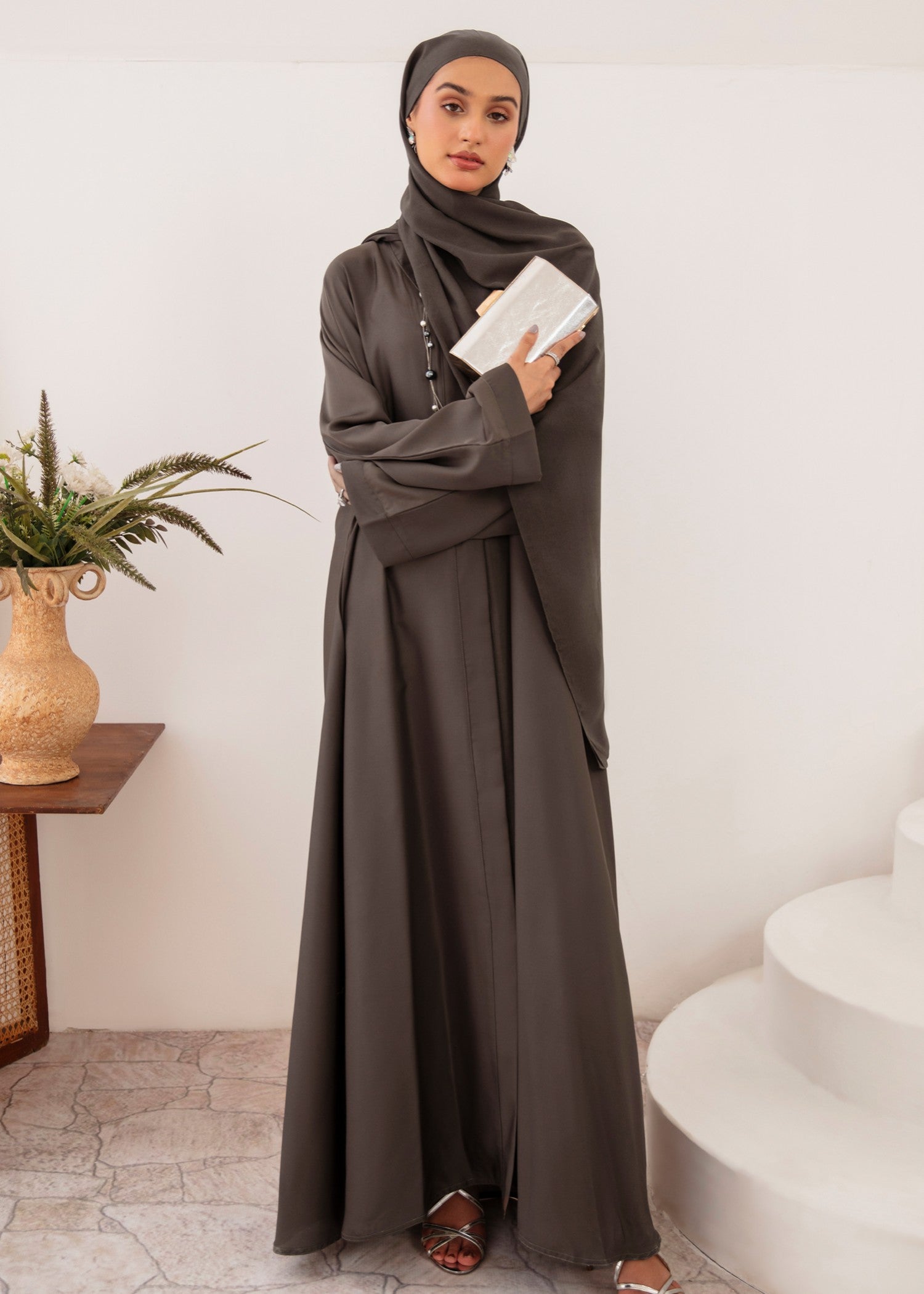 nidha Abaya in Ebony