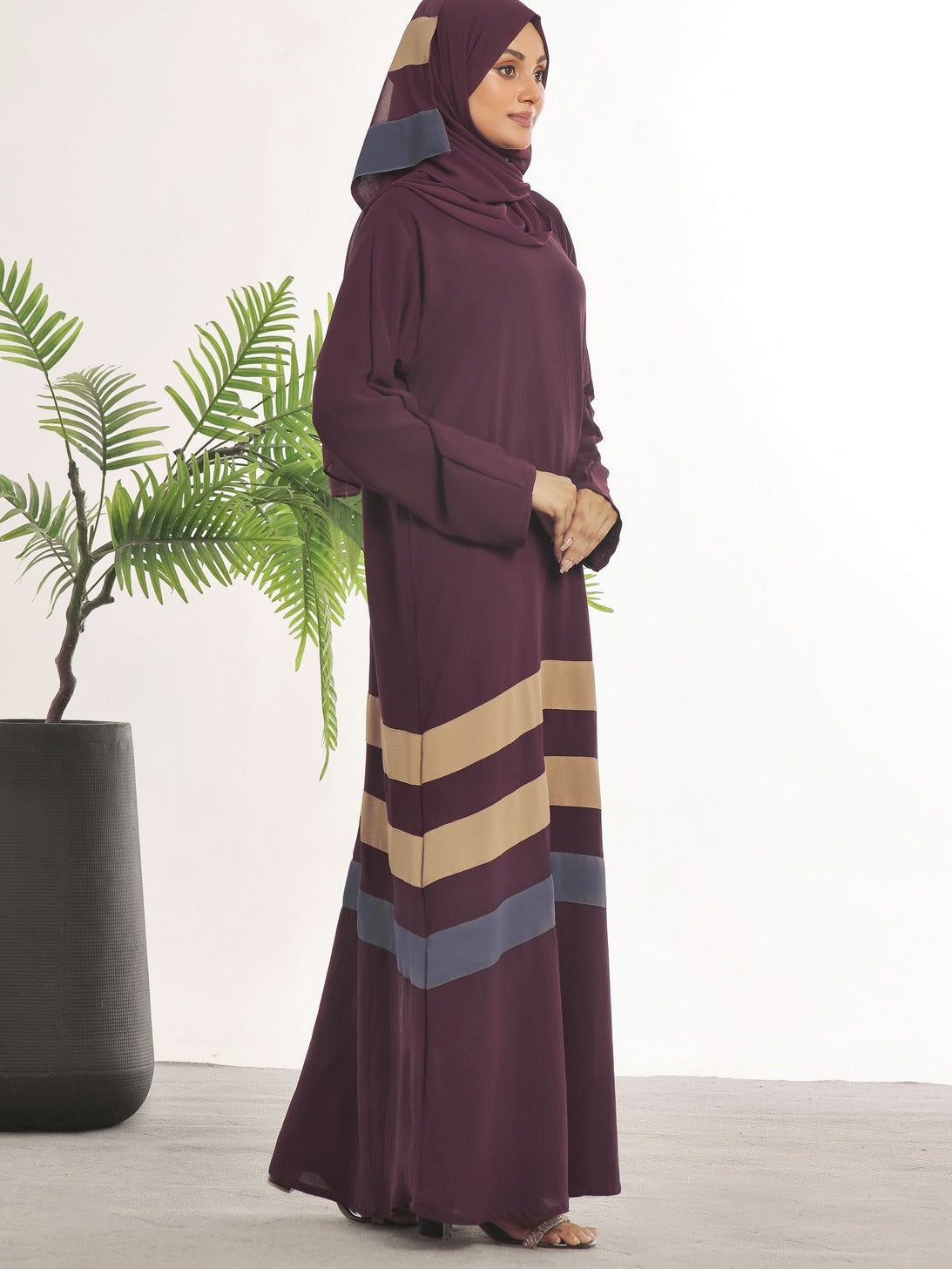 polyester Abaya in Plum