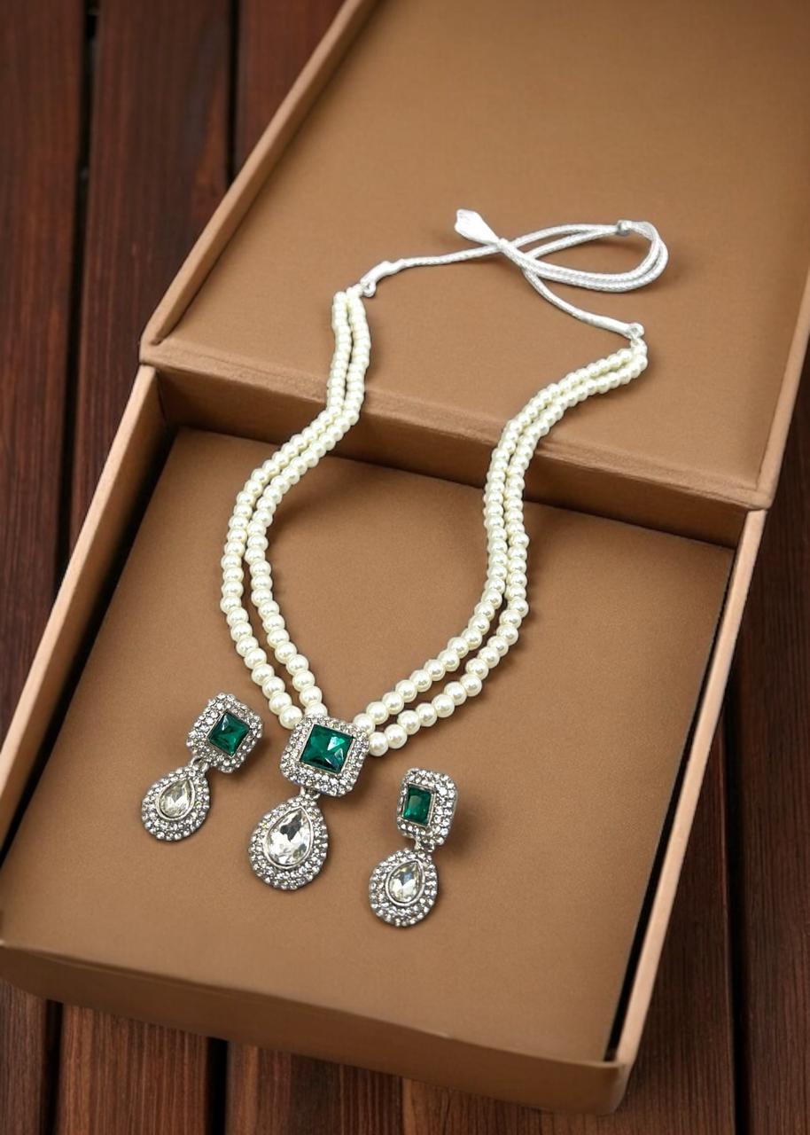 Jewelry Set in Emerald green Color by - Trendy Women Jewelry Set DTN9119