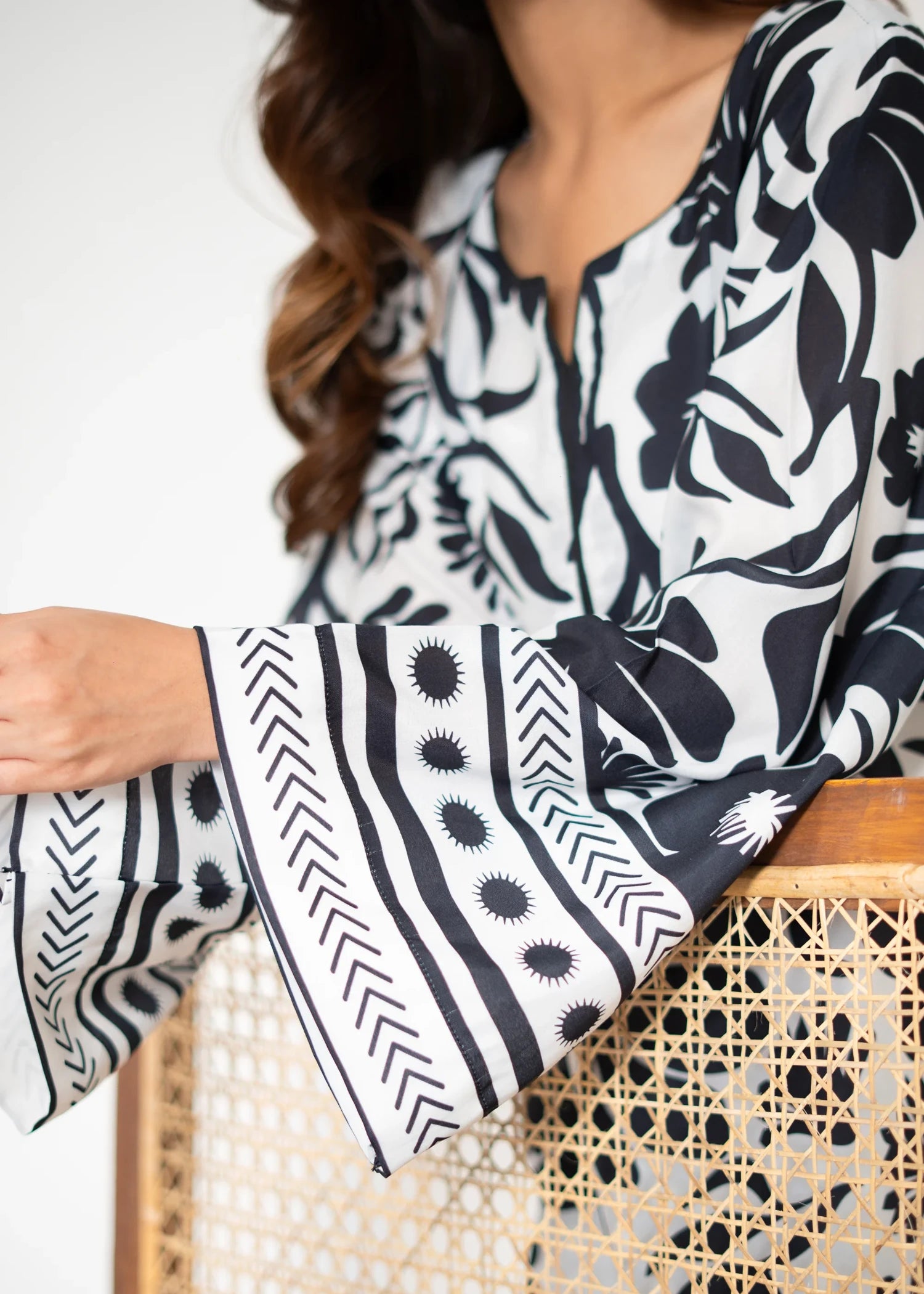 silk grip Kurta Set in Black, white