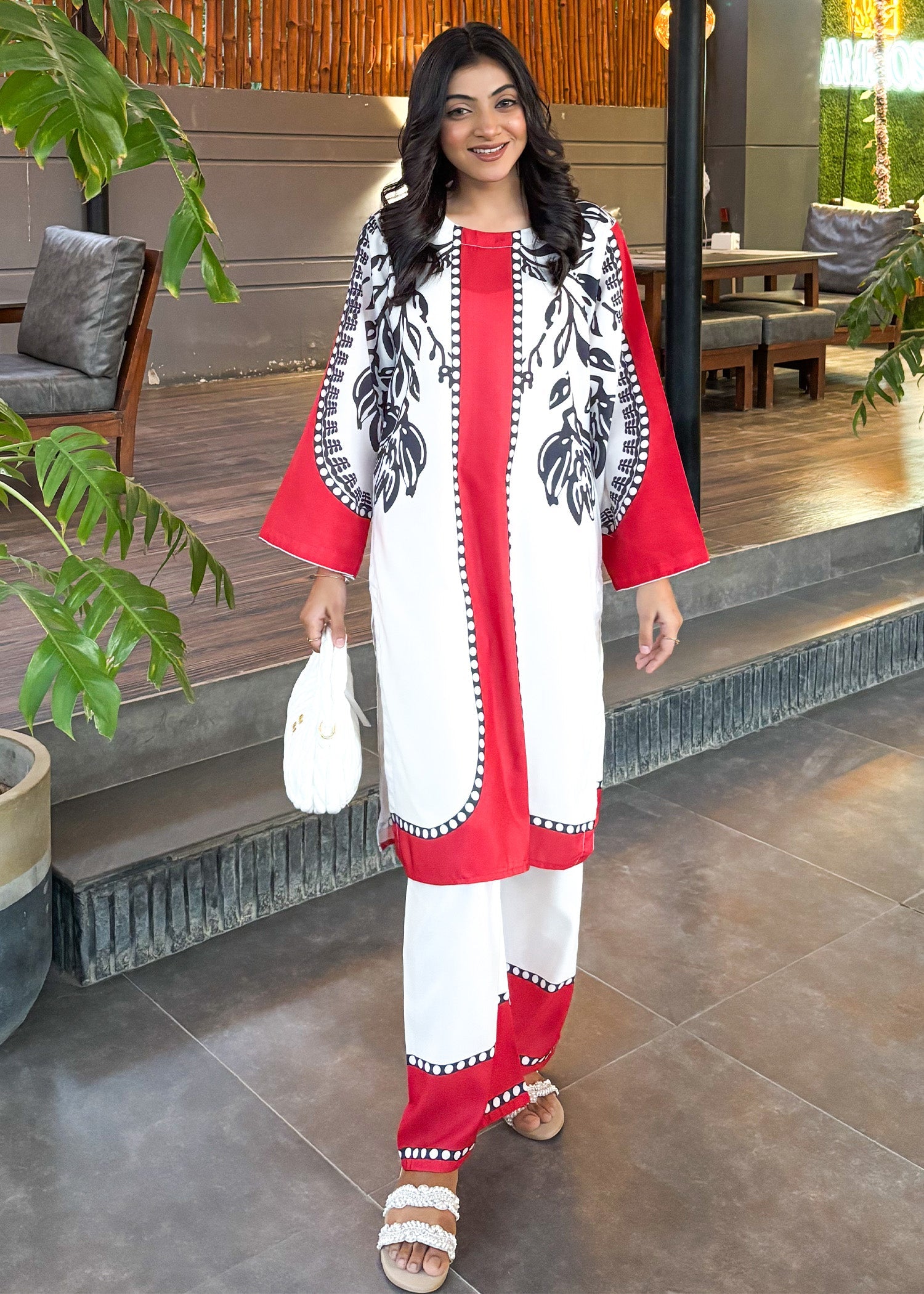 silk grip Kurta Set in White, red