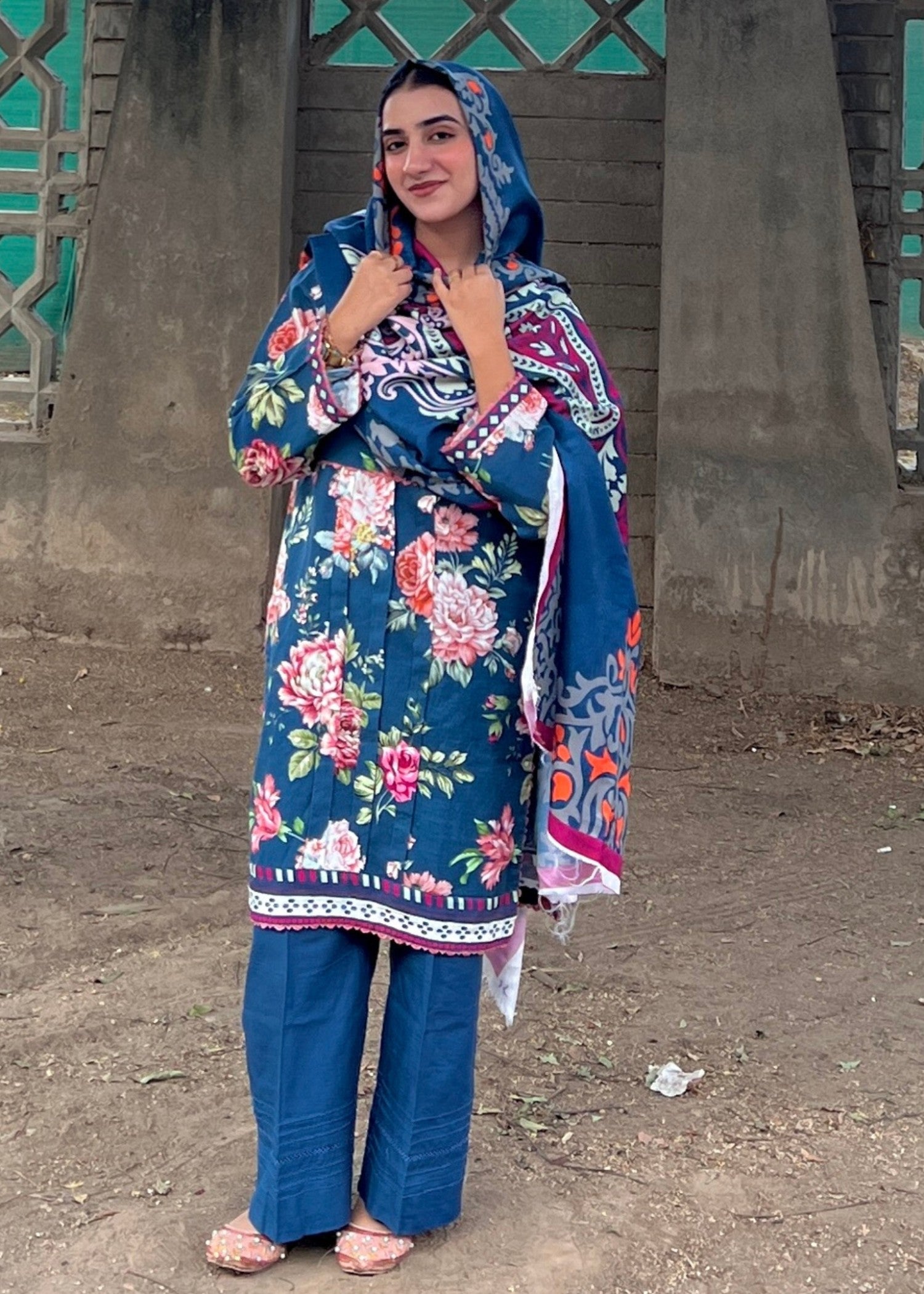 khaddar Kurta Set in Cobalt blue