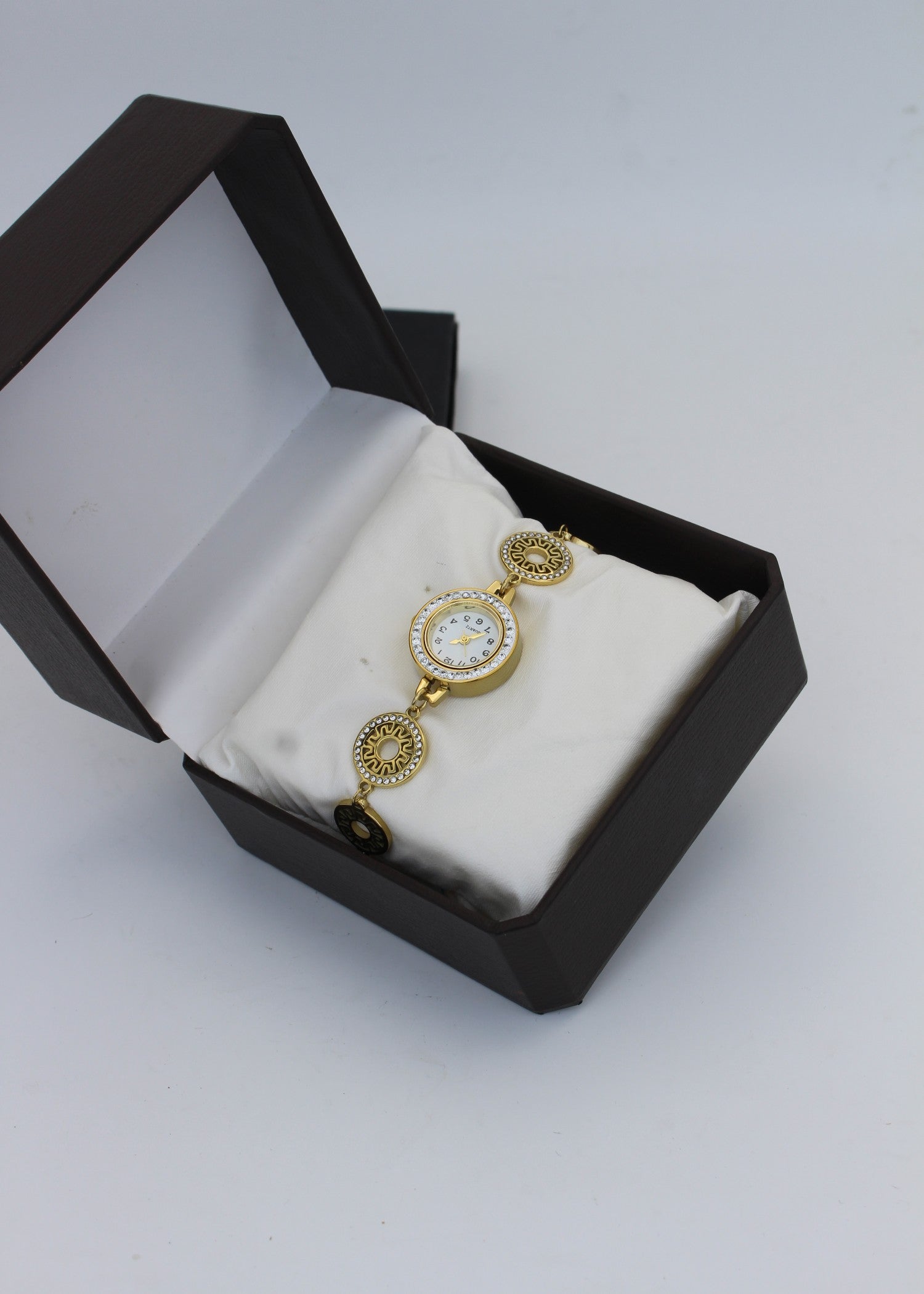 Watches in White, gold Color by - Trendy Women Watches YPV1939