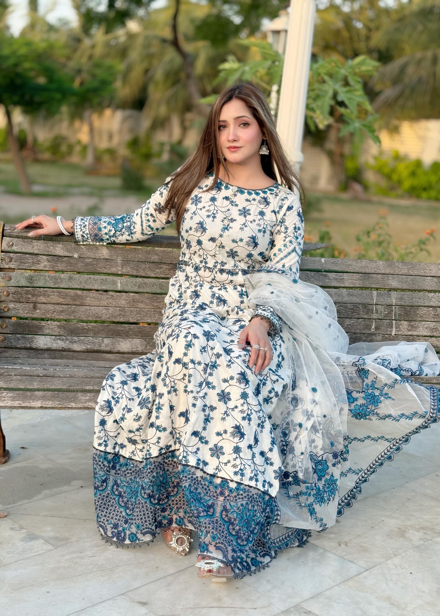 lawn Maxi in Royal blue, white