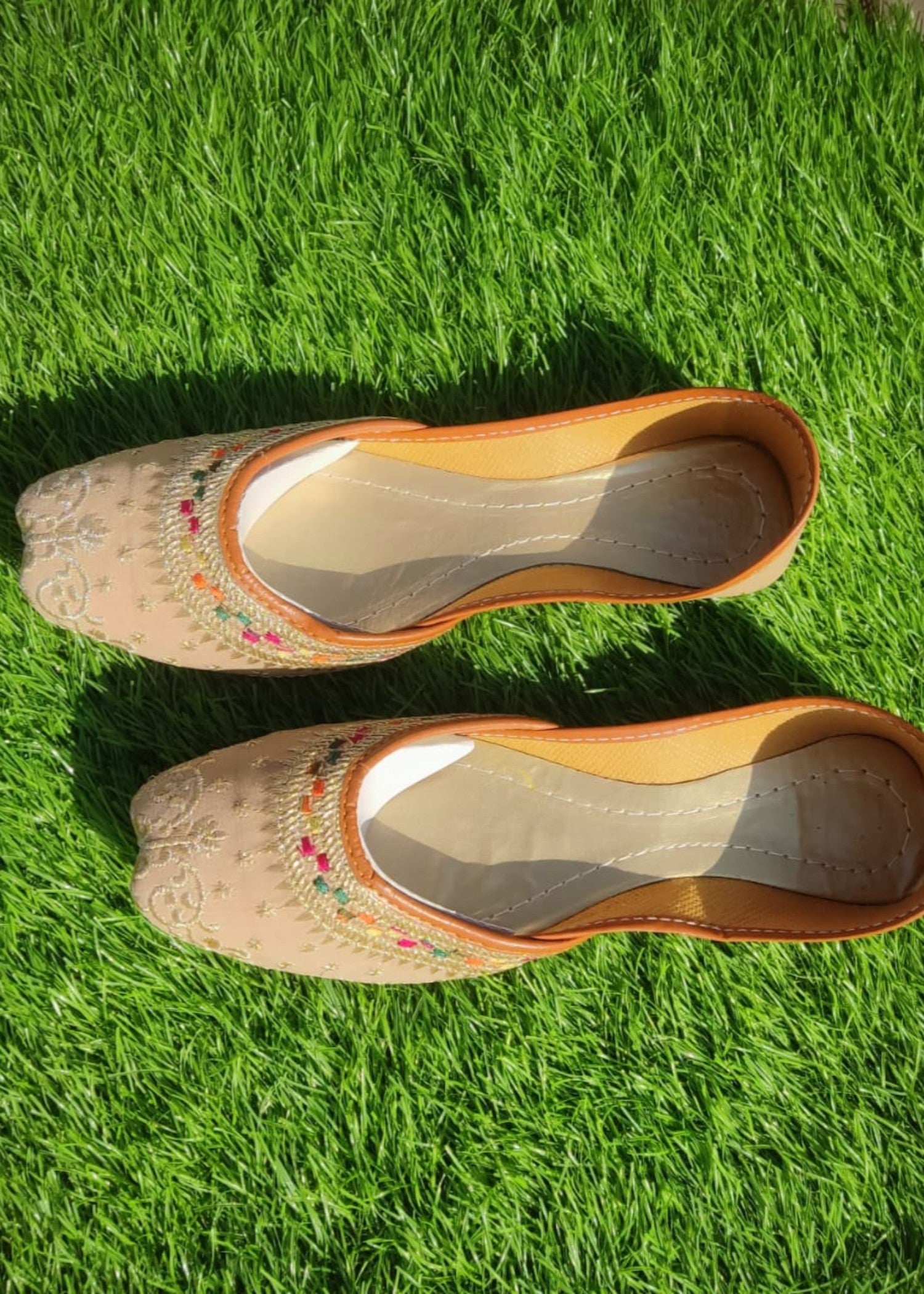 Khussa in Cream by - High Quality Women Khussa QNS2663