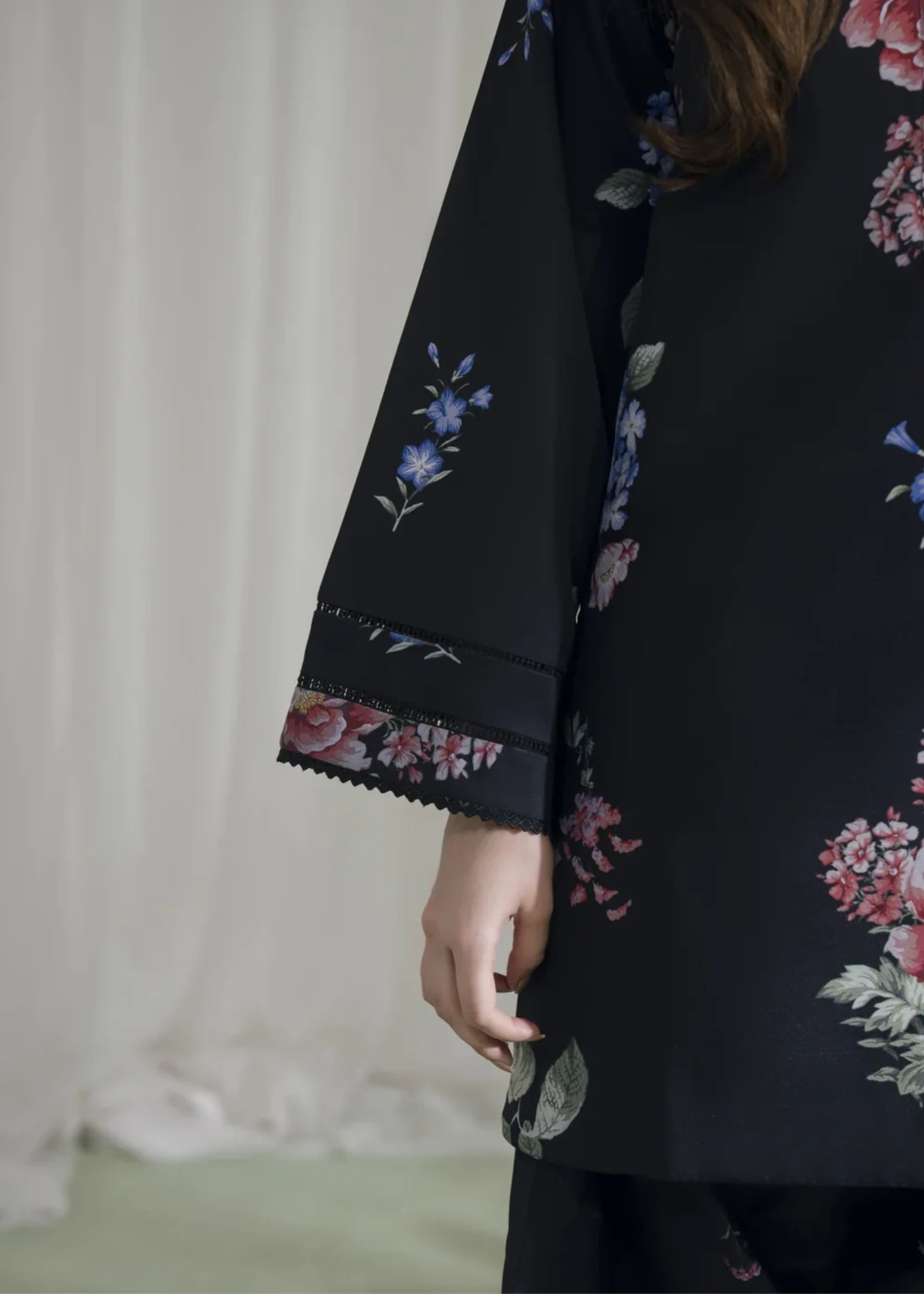 pk crepe Kurta Set in Black