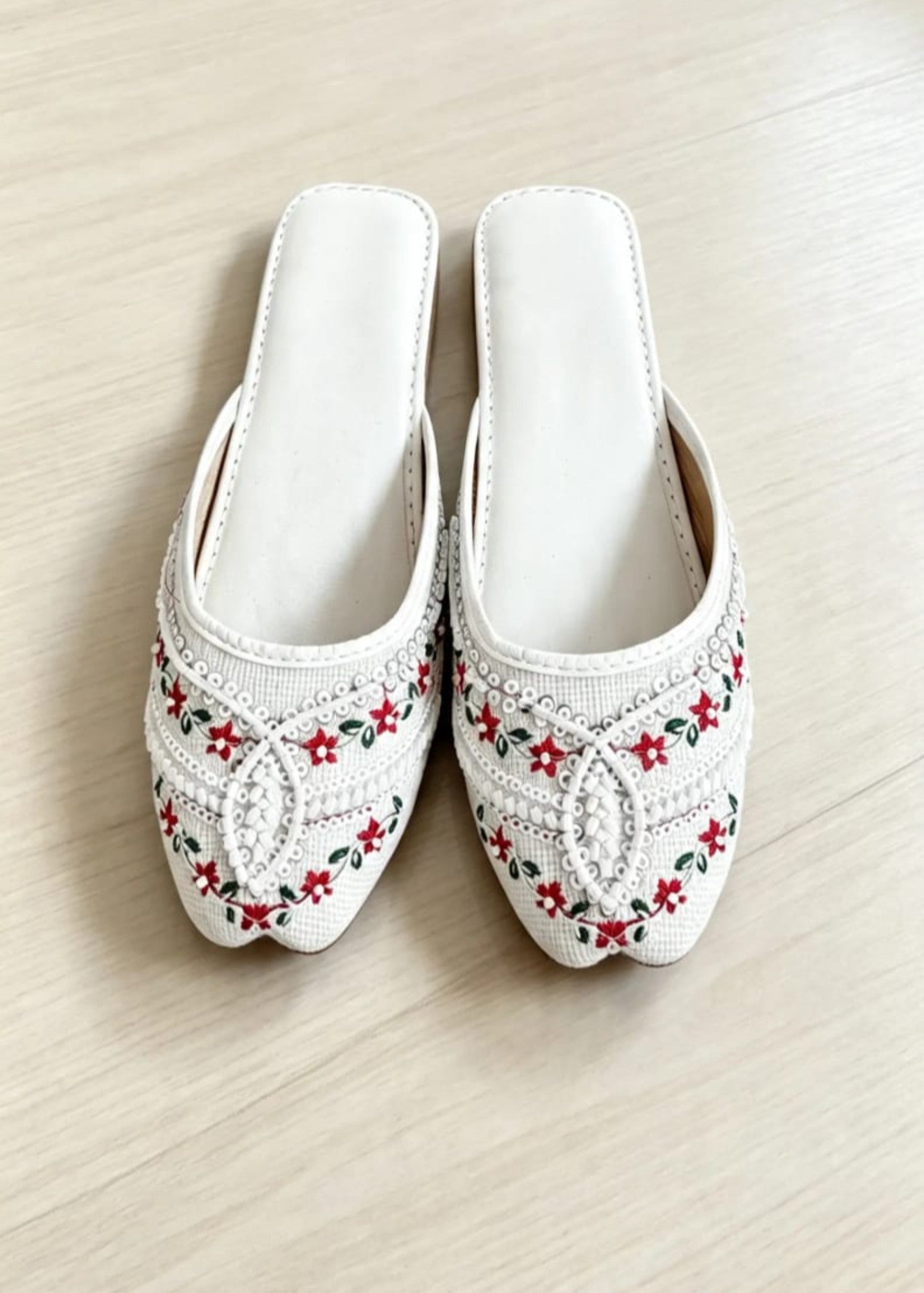 Khussa in White by - High Quality Women Khussa LHG6185