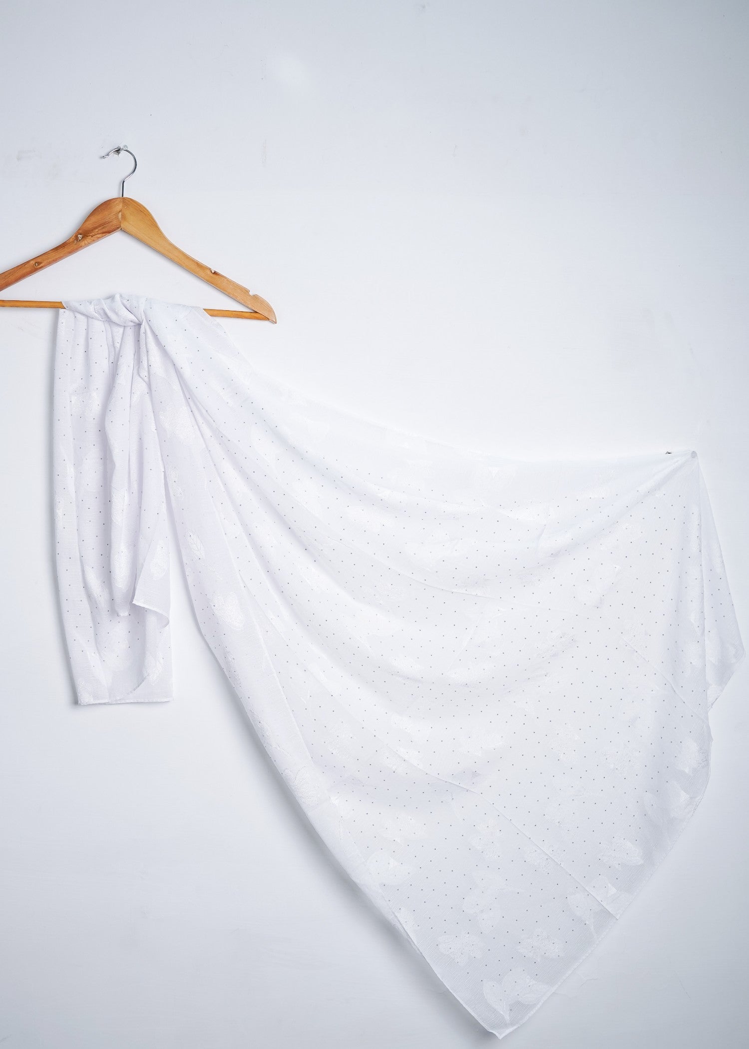 brochea jacquard Hijab in White