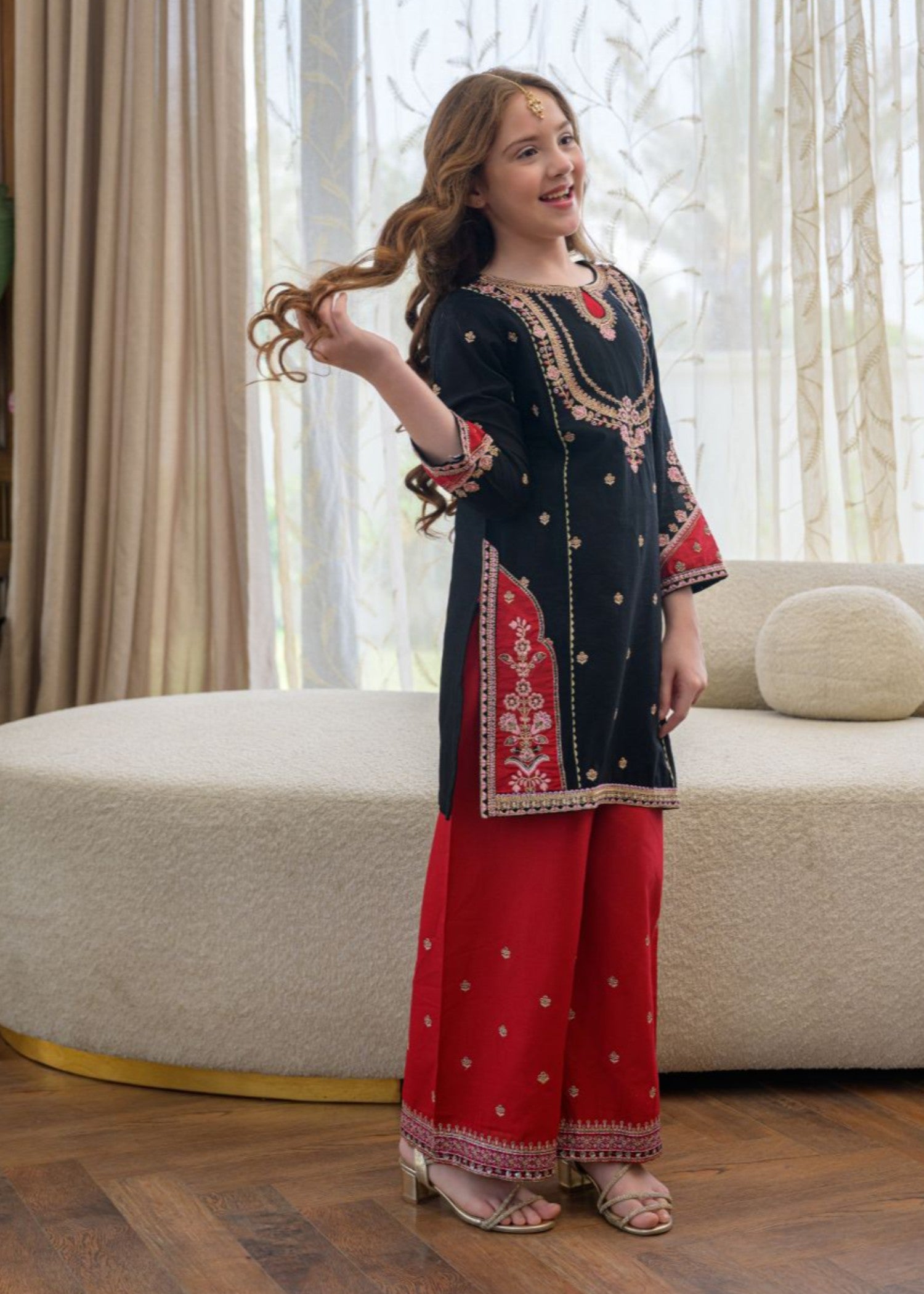 lawn Kurta Set in Black, red
