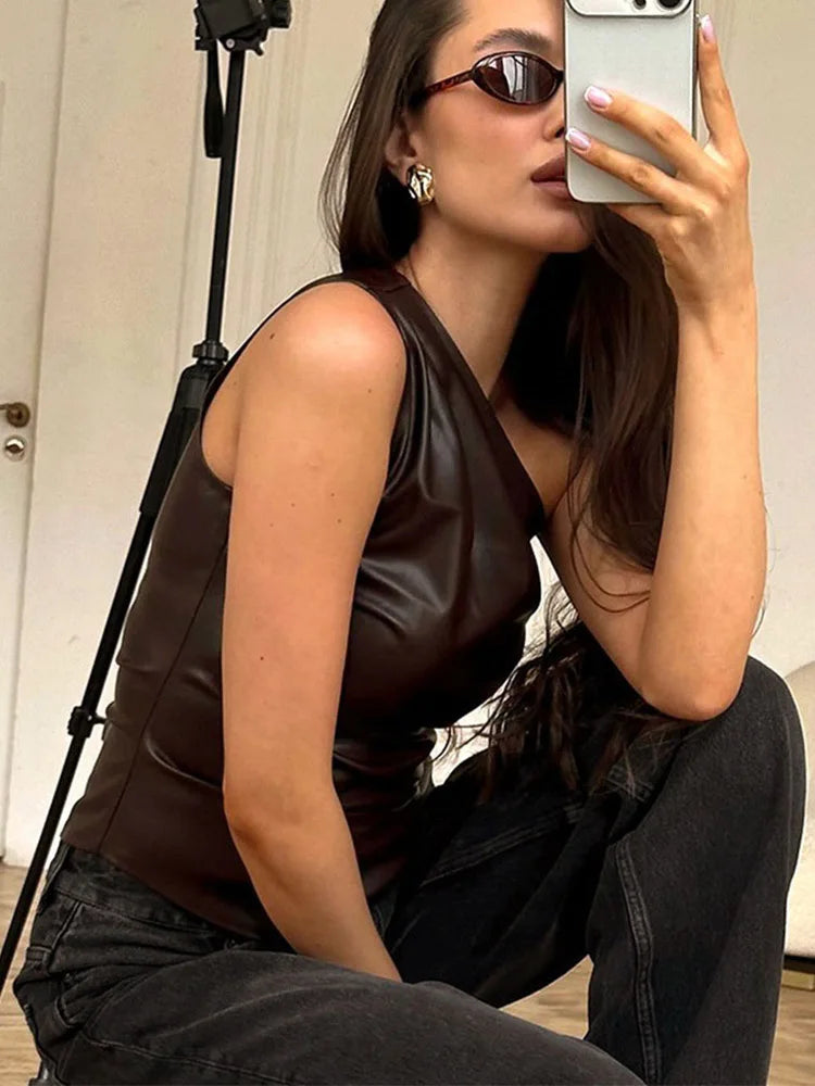 NAOMI TOP