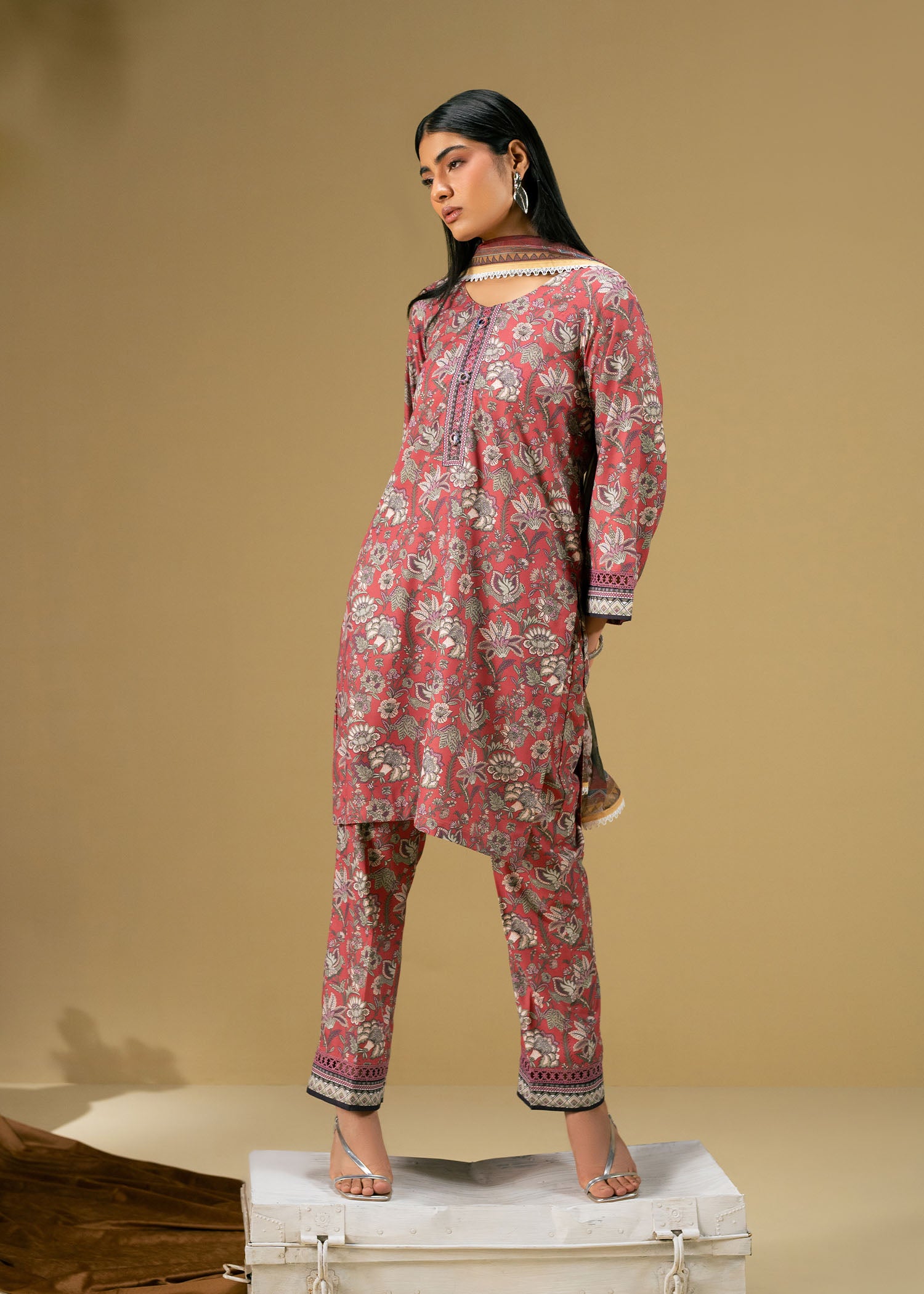 lawn Kurta Set in Rose red