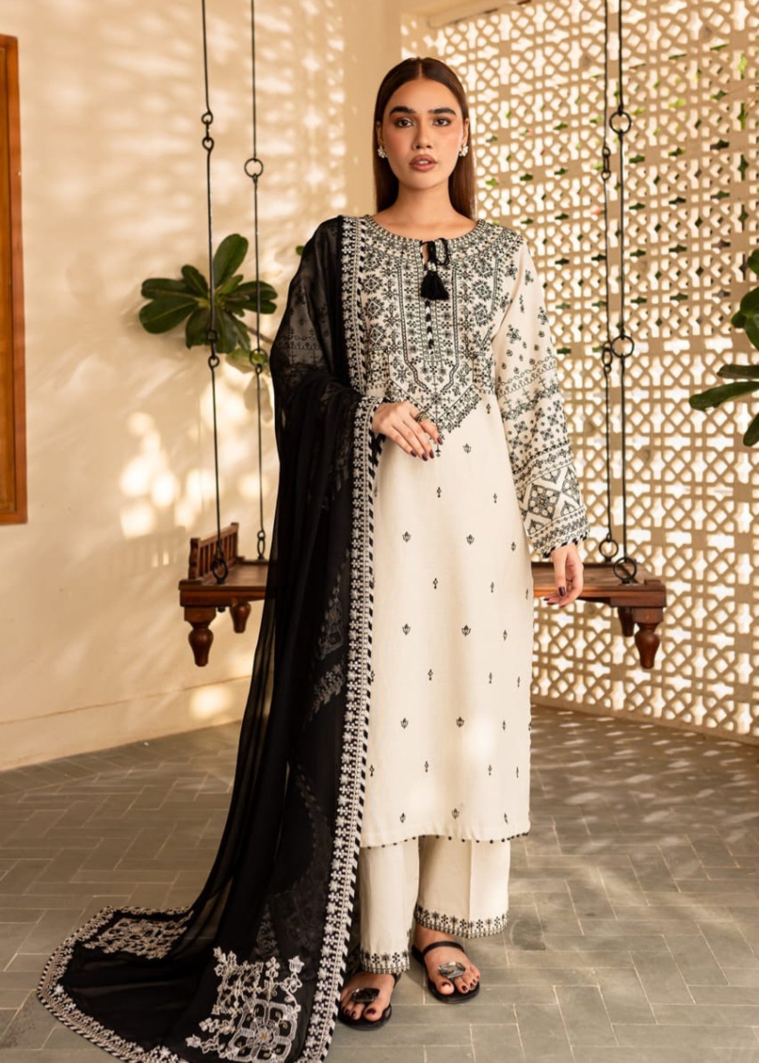 linen Kurta Set in Black, white